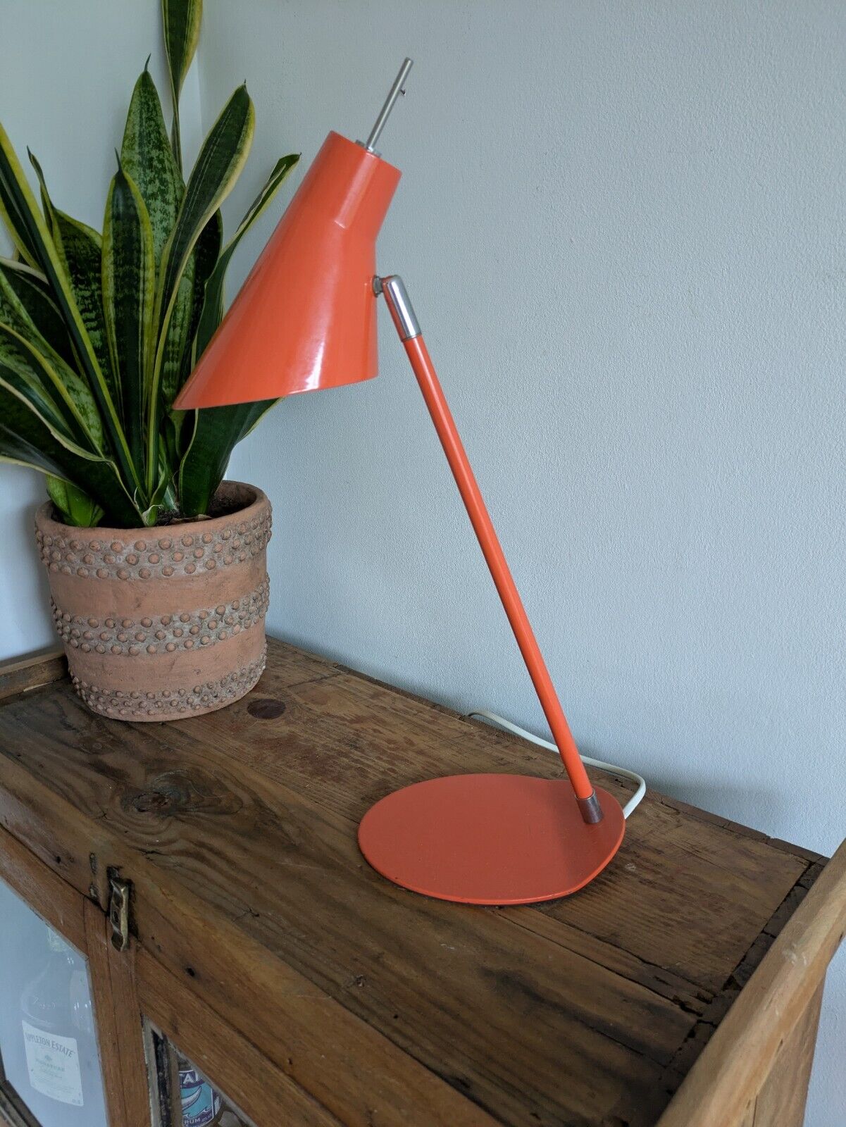 VINTAGE MID CENTURY RETRO DESK READING LAMP LIGHT ORANGE METAL PROP ADJUSTABLE