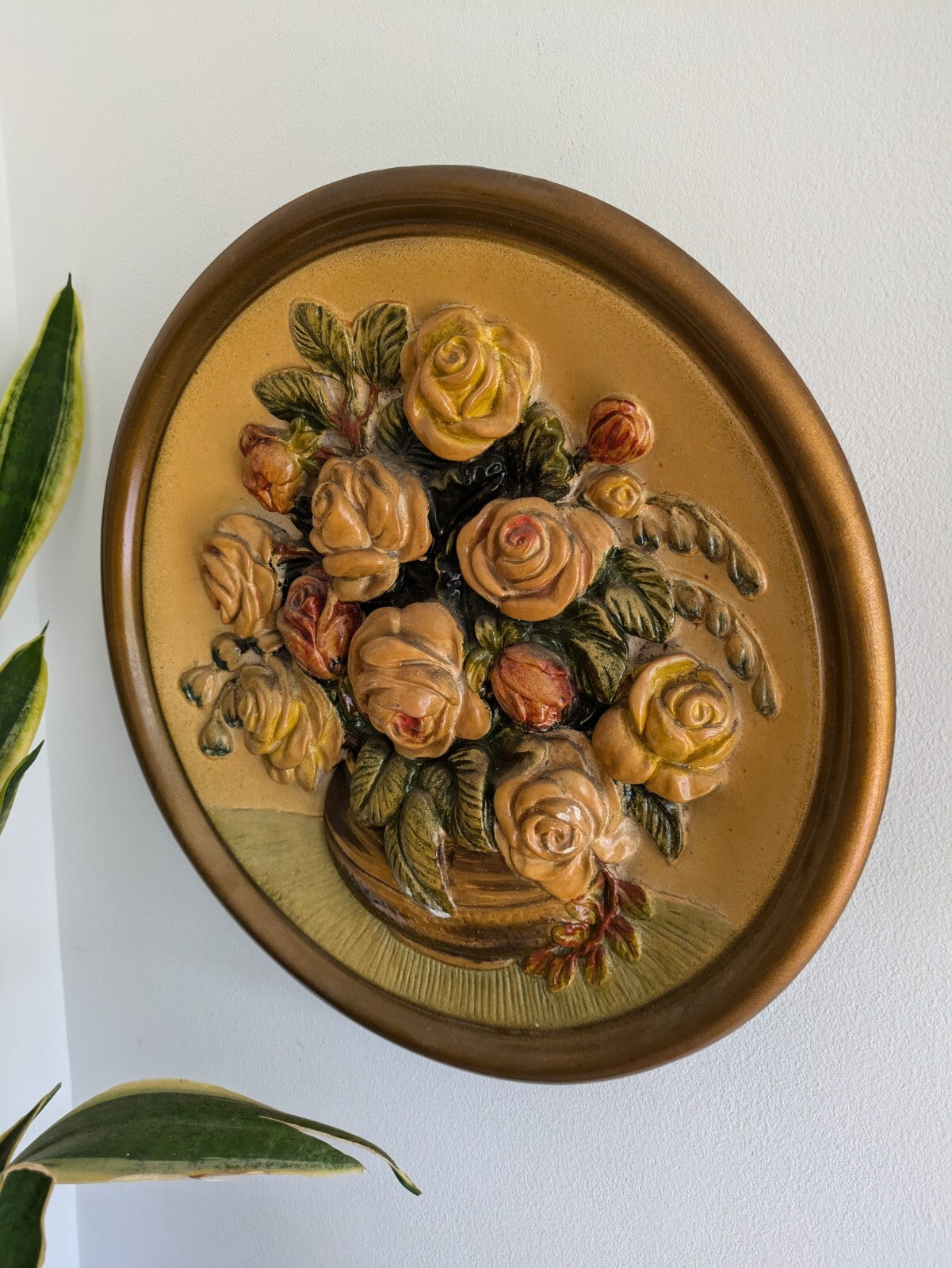 VTG 30s 36.8cm Gold Floral Hand Painted Chalkware Plaque 3D Plate Flowe Bouquet