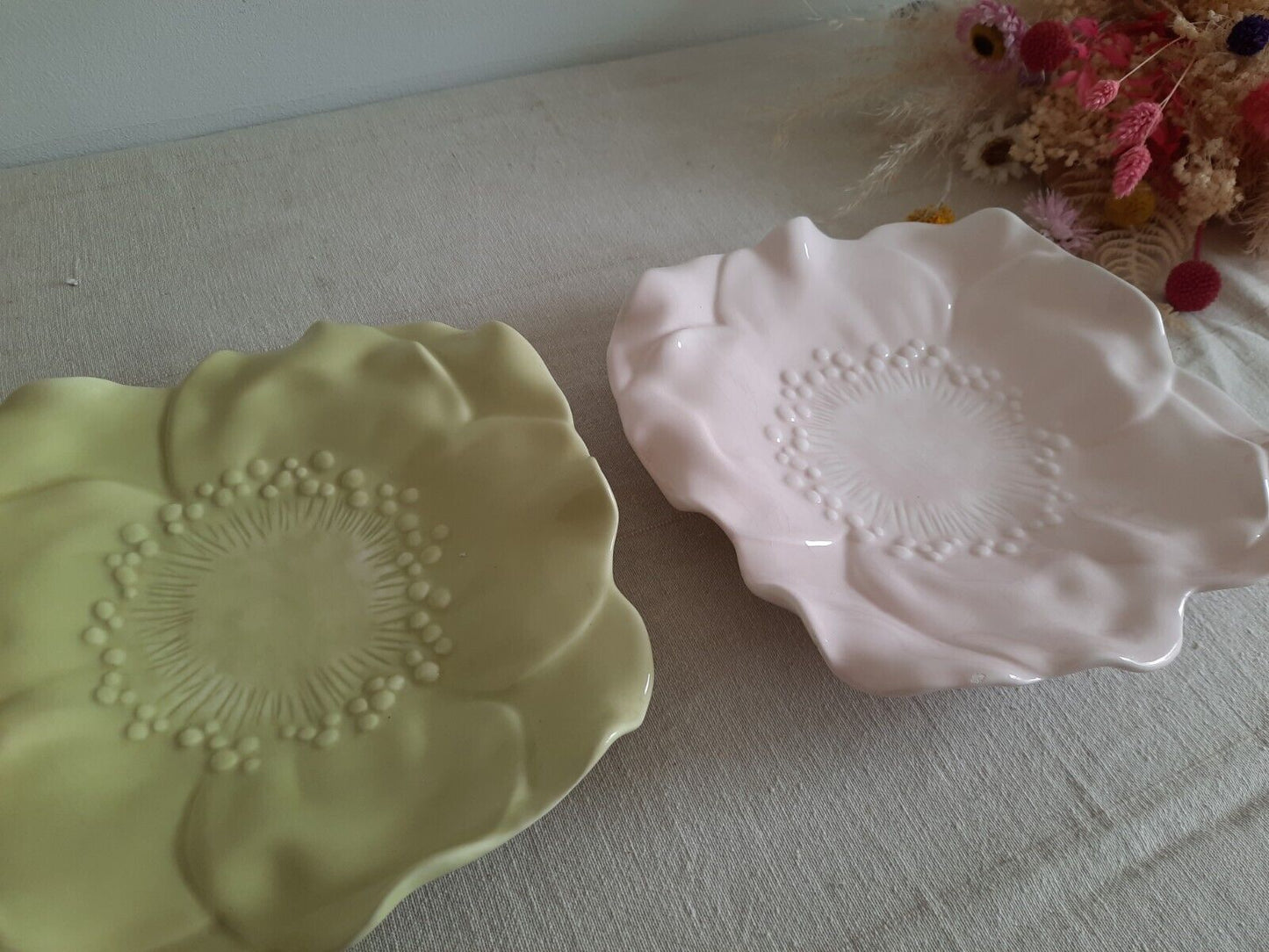 M studios Black Flower Pink Yellow Ceramic Pottery Plates Rare Petal Prop Displa