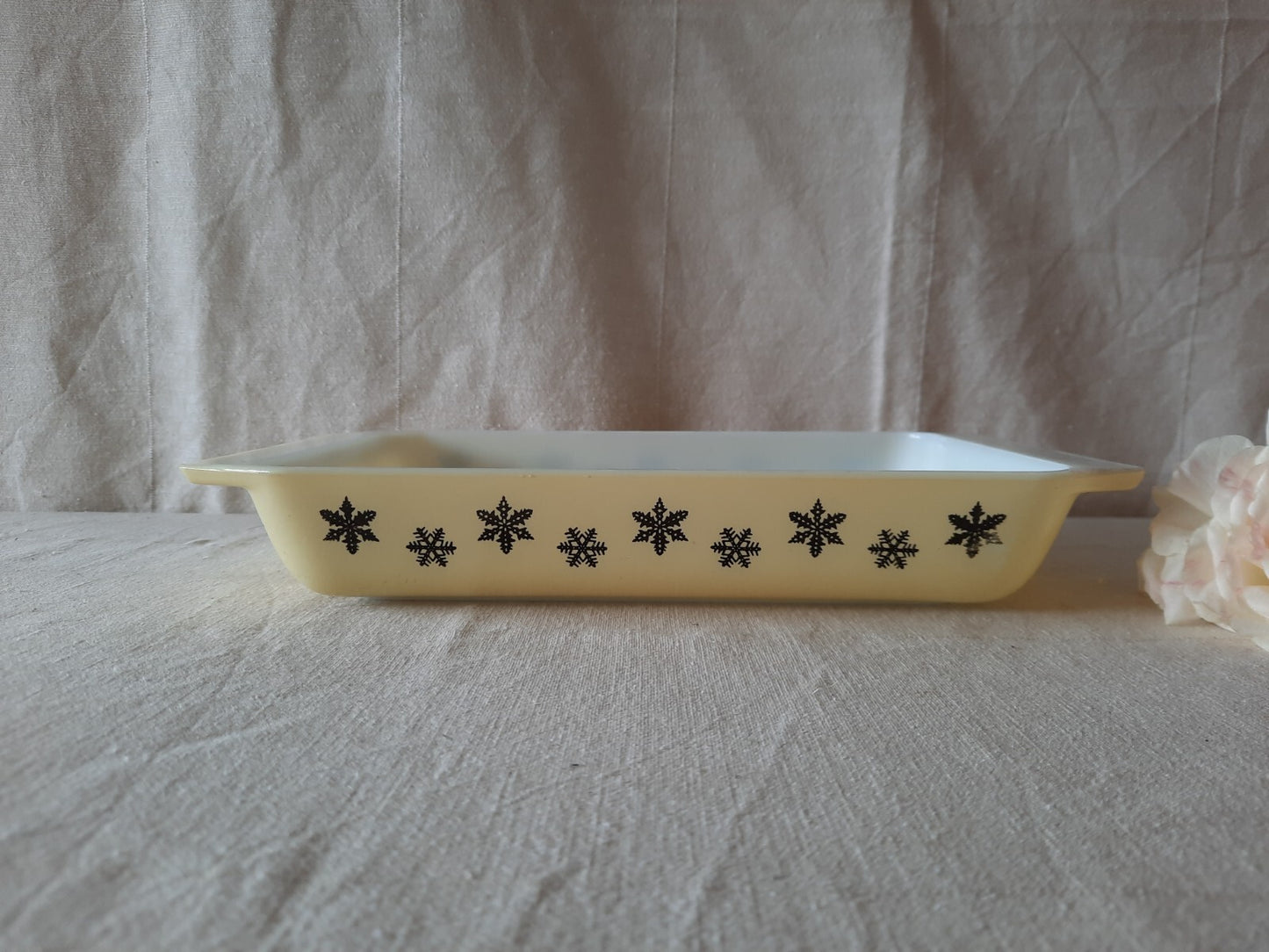 Vintage Pyrex Gaiety Yellow Snowflake Deep Space Saver Dish Oblong Casserole old