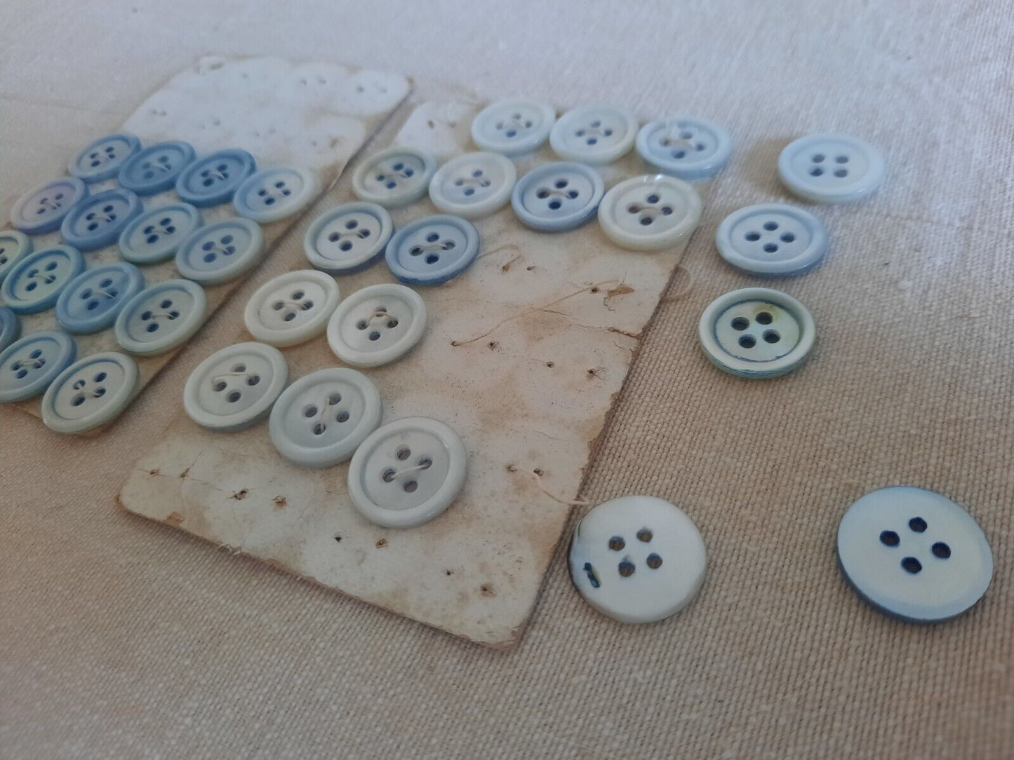 Job Lot Of 35x Vintage Mother Of Pearl Blue Buttons; Diameter 1.7cm 40g Rare Old