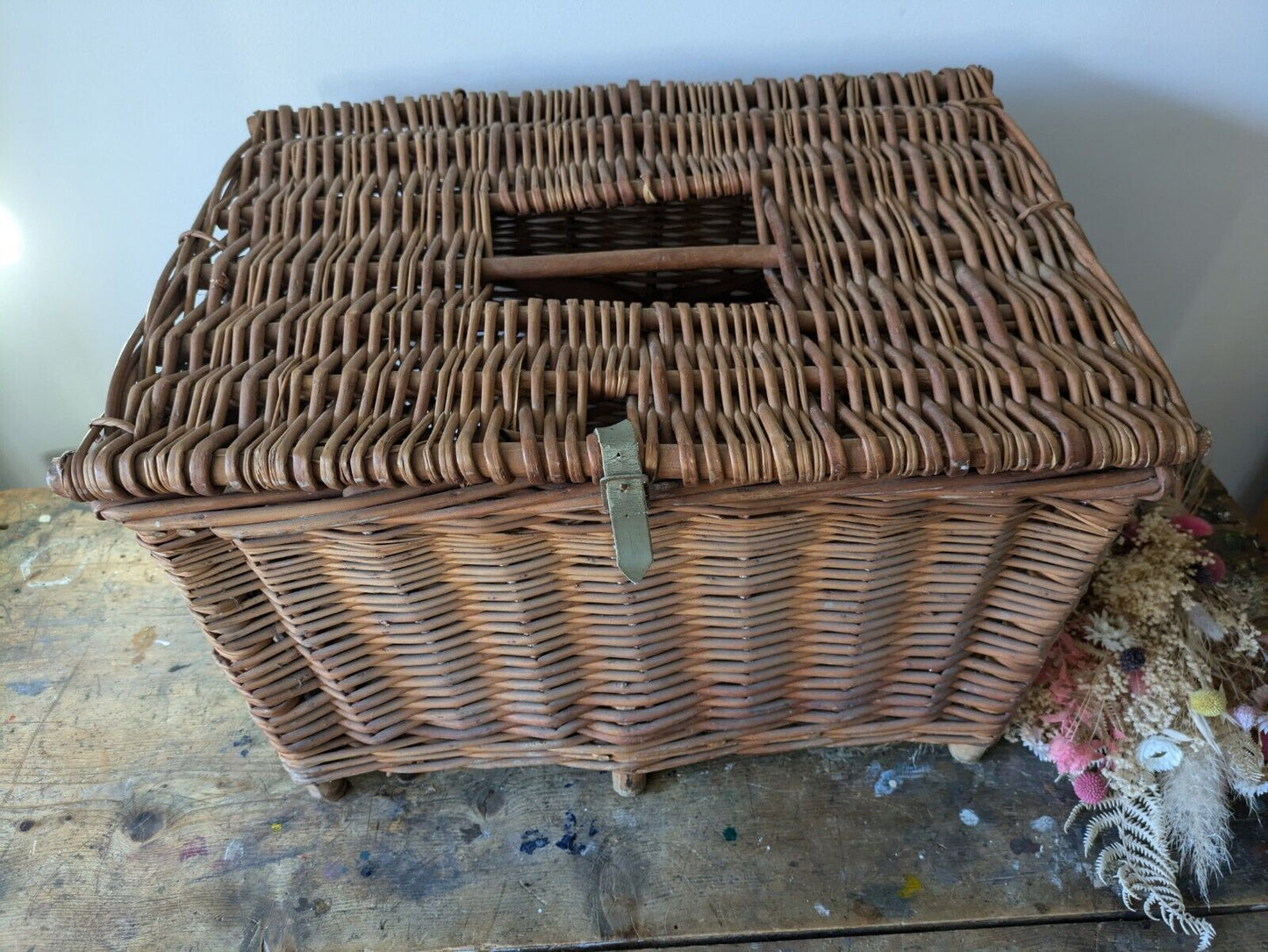 Fishing Creel Basket Logs Fireside Toys Storage Fishing Prop Vintage Wicker Seat
