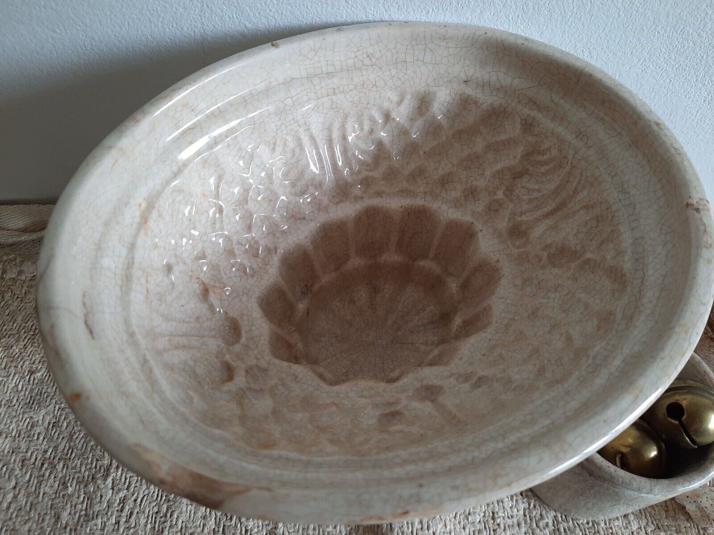 1 Victorian Jelly Mould bowl Shape crackle glaze antique vintage stoneware large