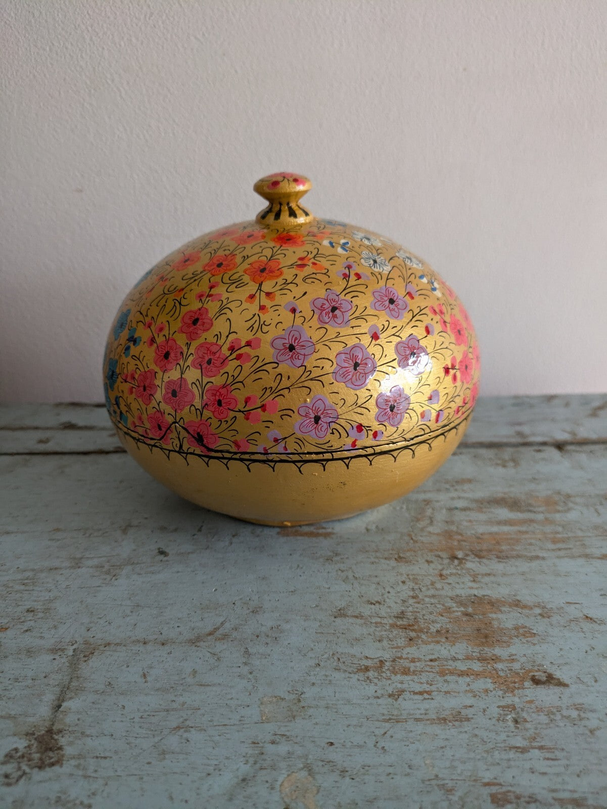 Vintage Kashmir traditional Colourful hand crafted papier mache box Vgc Floral
