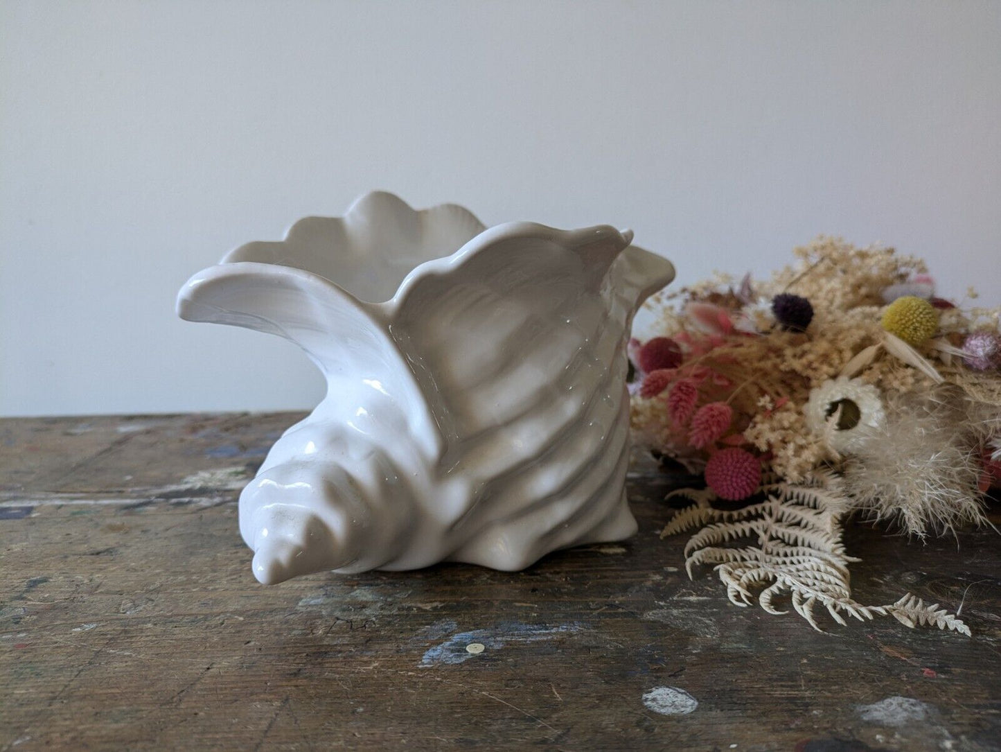 white ceramic shell vase 11cm high