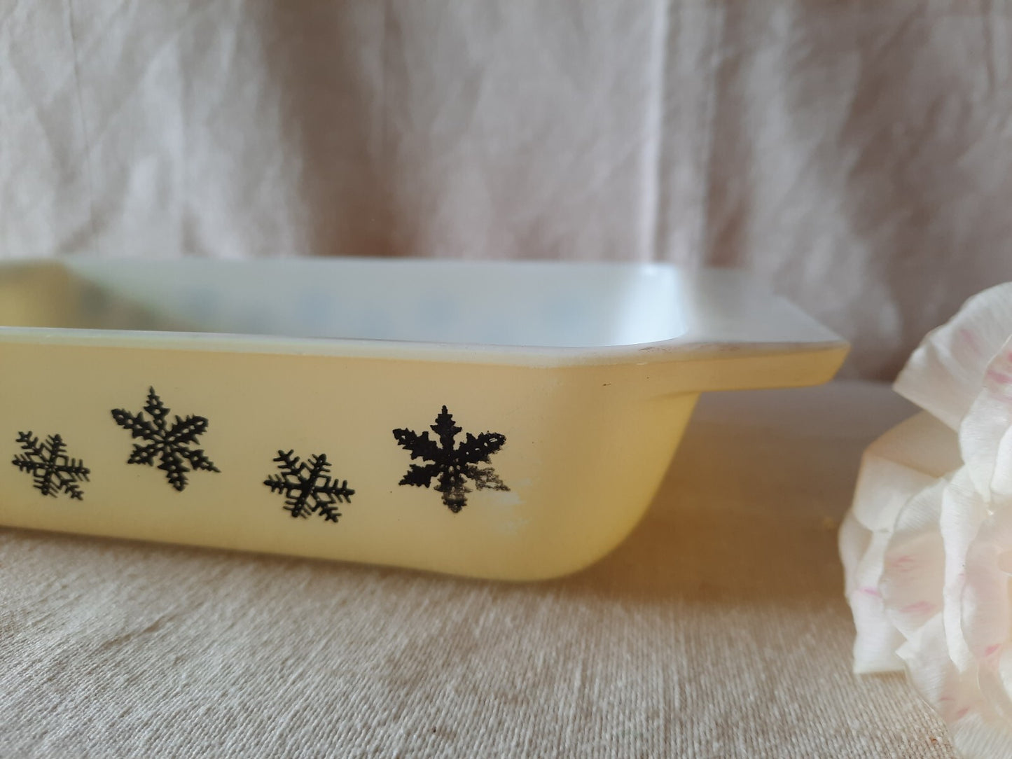 Vintage Pyrex Gaiety Yellow Snowflake Deep Space Saver Dish Oblong Casserole old
