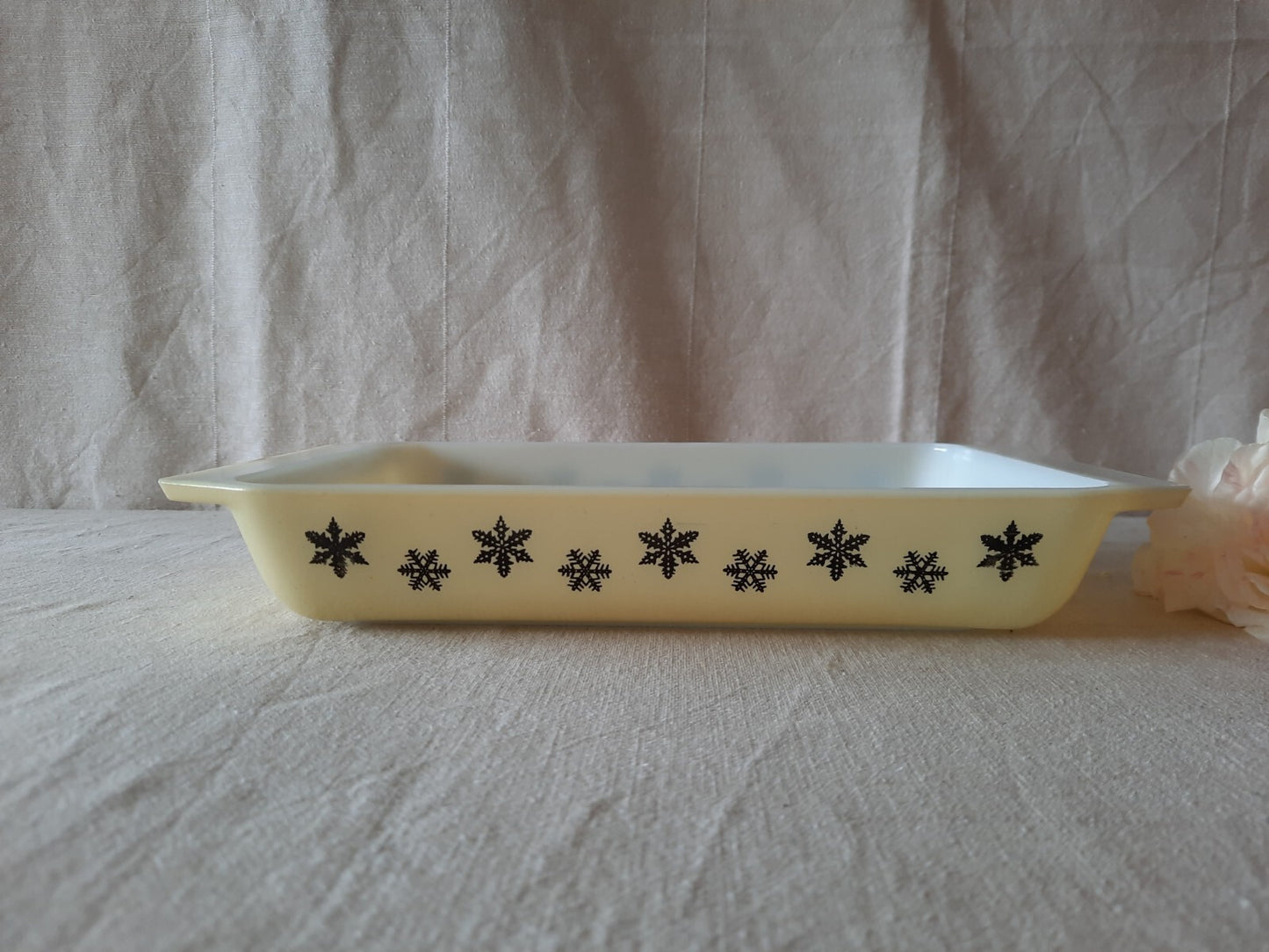 Vintage Pyrex Gaiety Yellow Snowflake Deep Space Saver Dish Oblong Casserole old