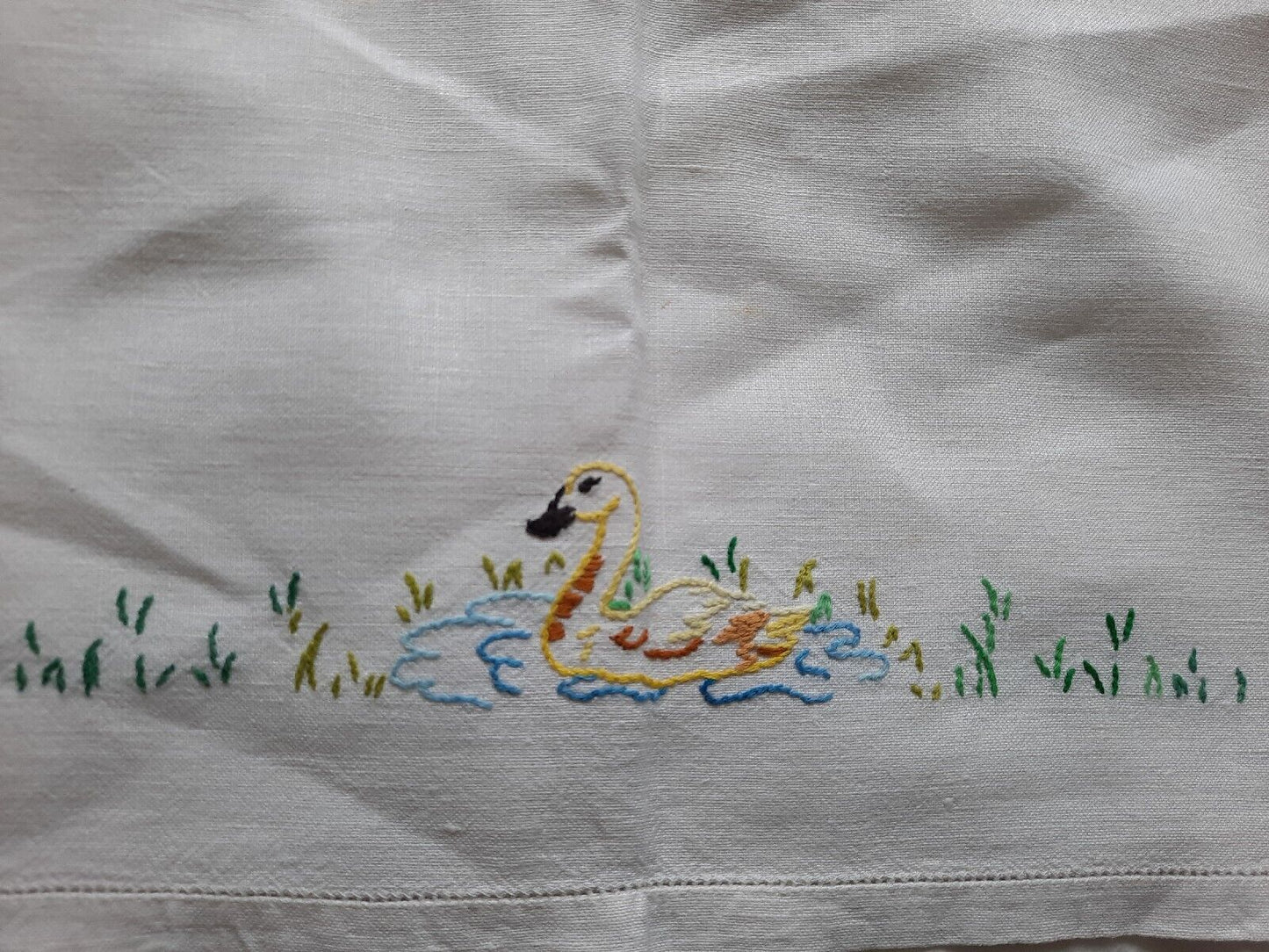 Job lot vtg embroidered retro table cloth cotton floral mats swan duck napkins