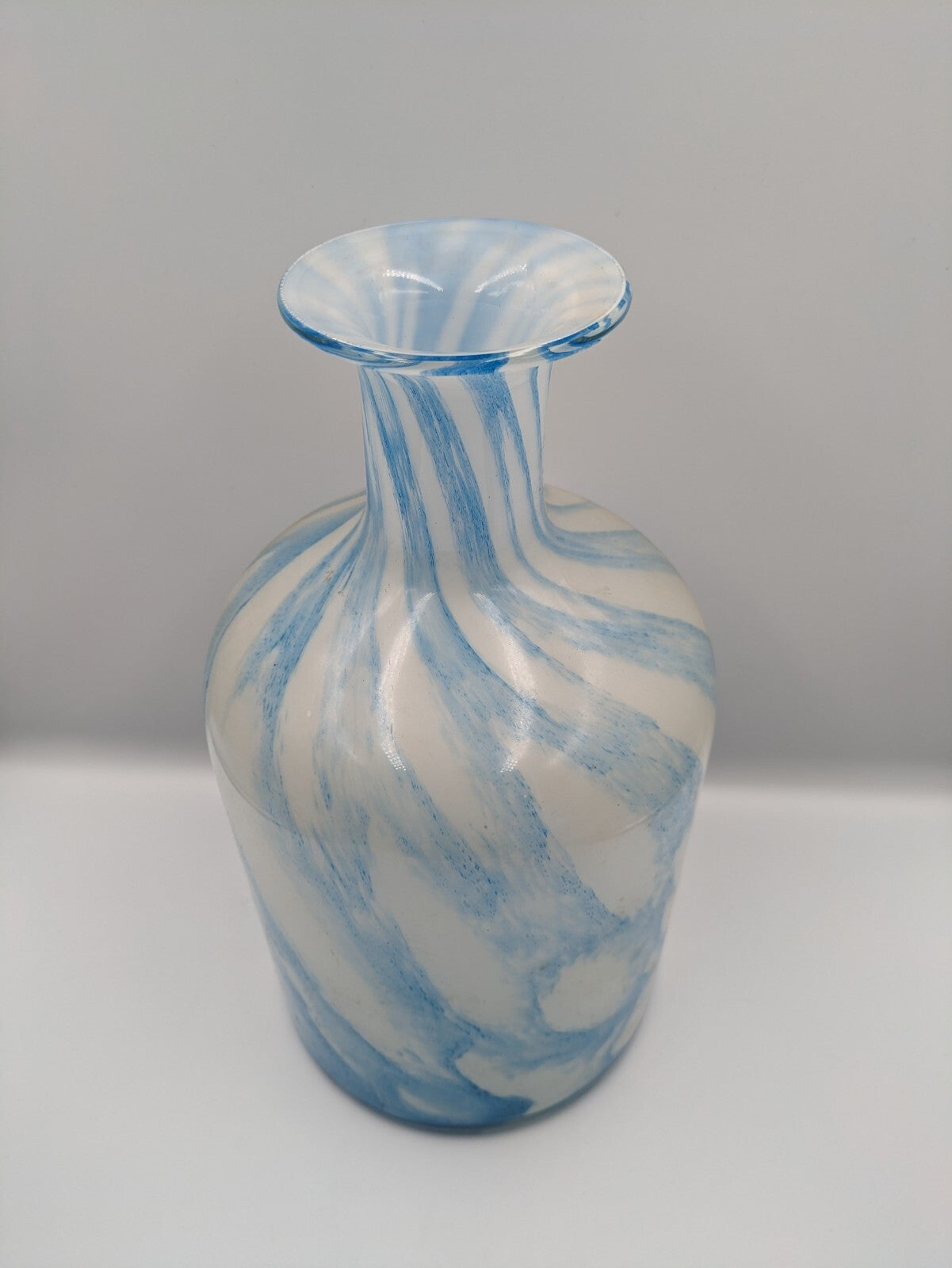 BEAUTIFUL EXTRA LARGE Art Glass Vase BOTTLE BLUE WHITE CASED SWIRL DECORATIVE