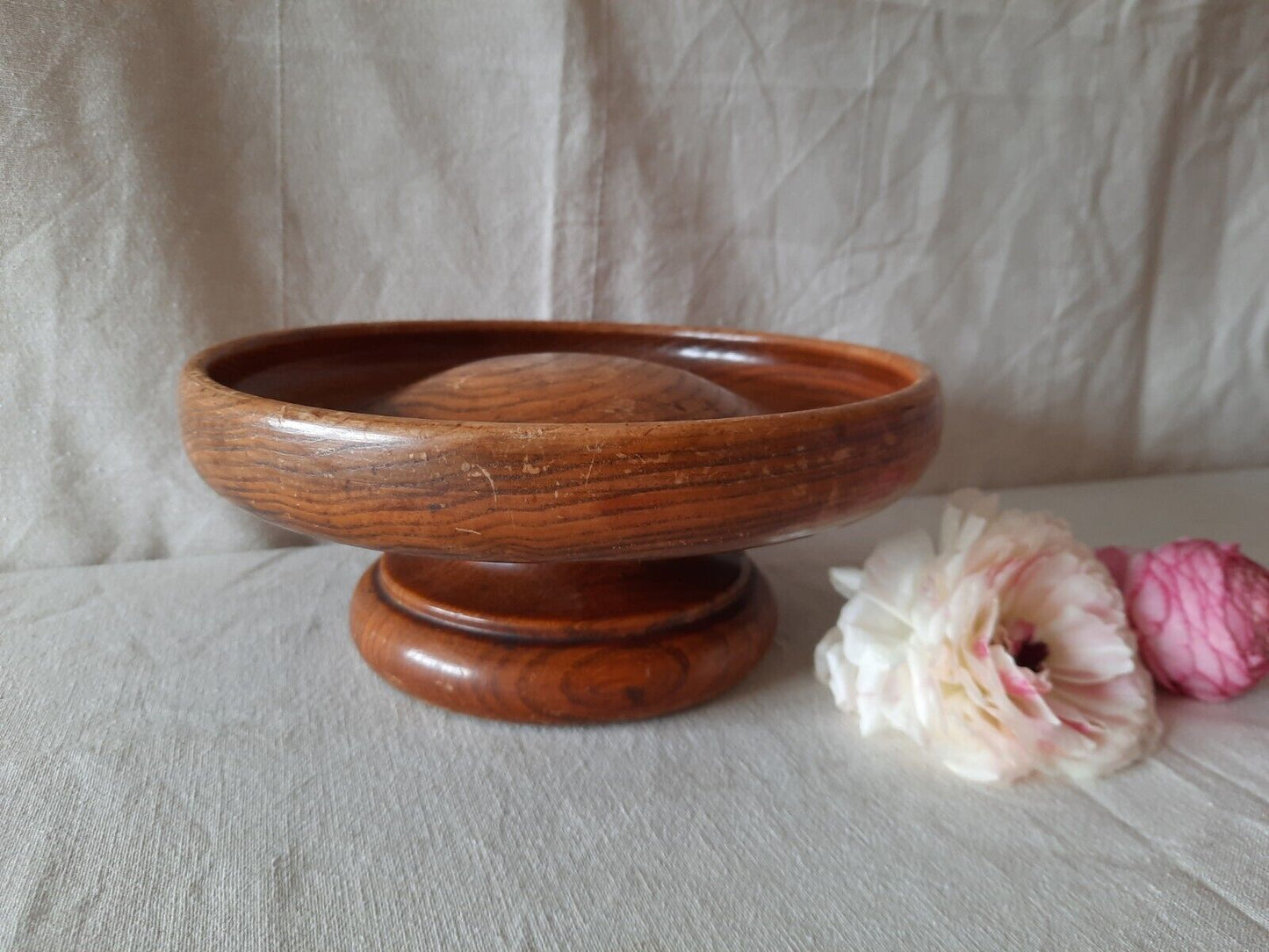 Vintage Hand Turned Elm Wood Domed Centre Pedestal Fruit / Nut Bowl Antique