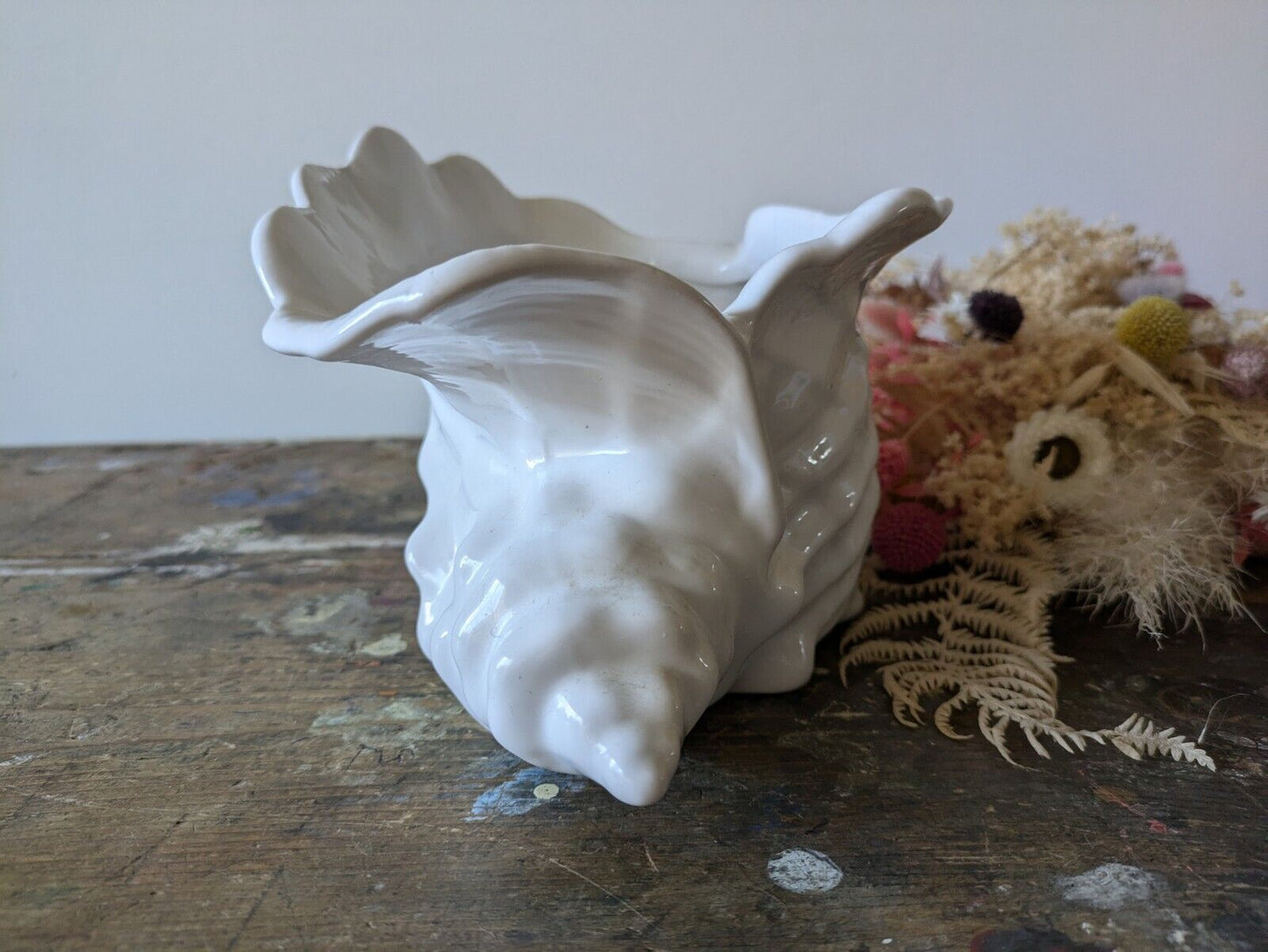 white ceramic shell vase 11cm high