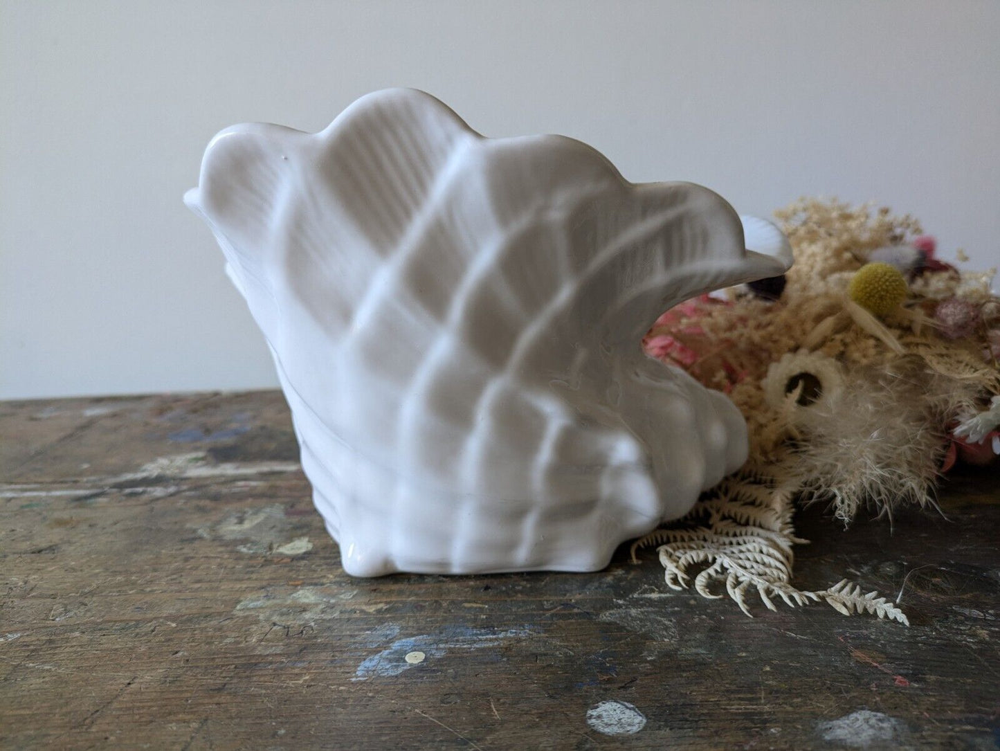 white ceramic shell vase 11cm high