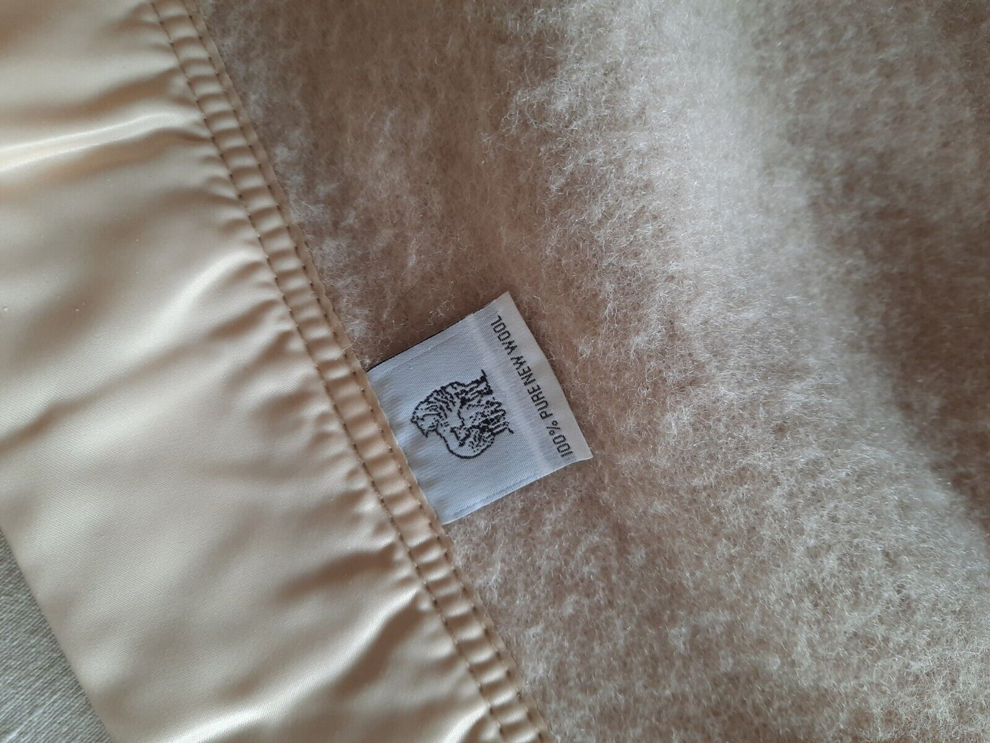 ATKINSON NORTHSTAR VINTAGE 100% WOOL THICK COSY CREAM BLANKET 175cm X 236cm Prop