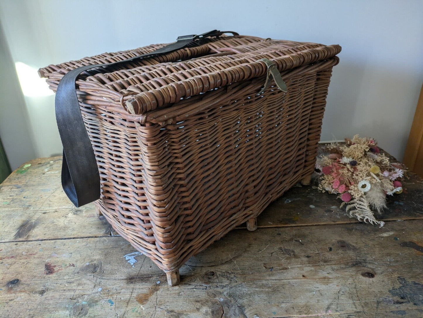 Fishing Creel Basket Logs Fireside Toys Storage Fishing Prop Vintage Wicker Seat