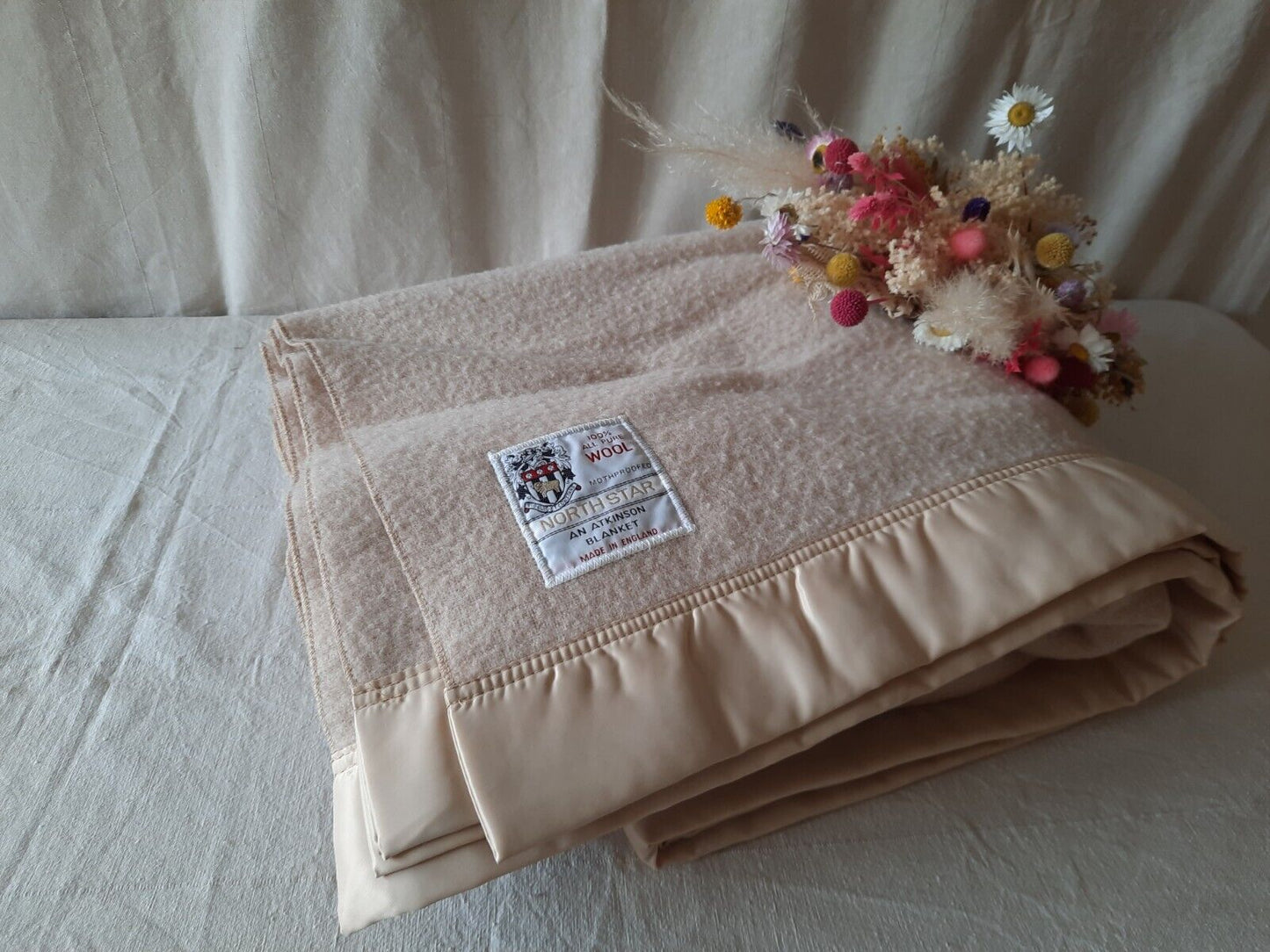 ATKINSON NORTHSTAR VINTAGE 100% WOOL THICK COSY CREAM BLANKET 175cm X 236cm Prop
