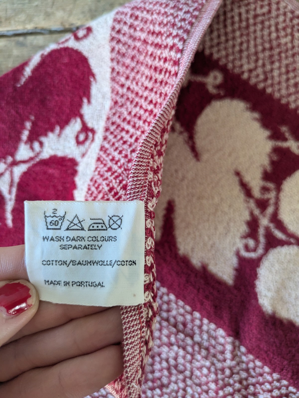 1x Vintage Towel Burgundy Zorbit Retro Bath bathroom prop Midcentury Cotton Vgc