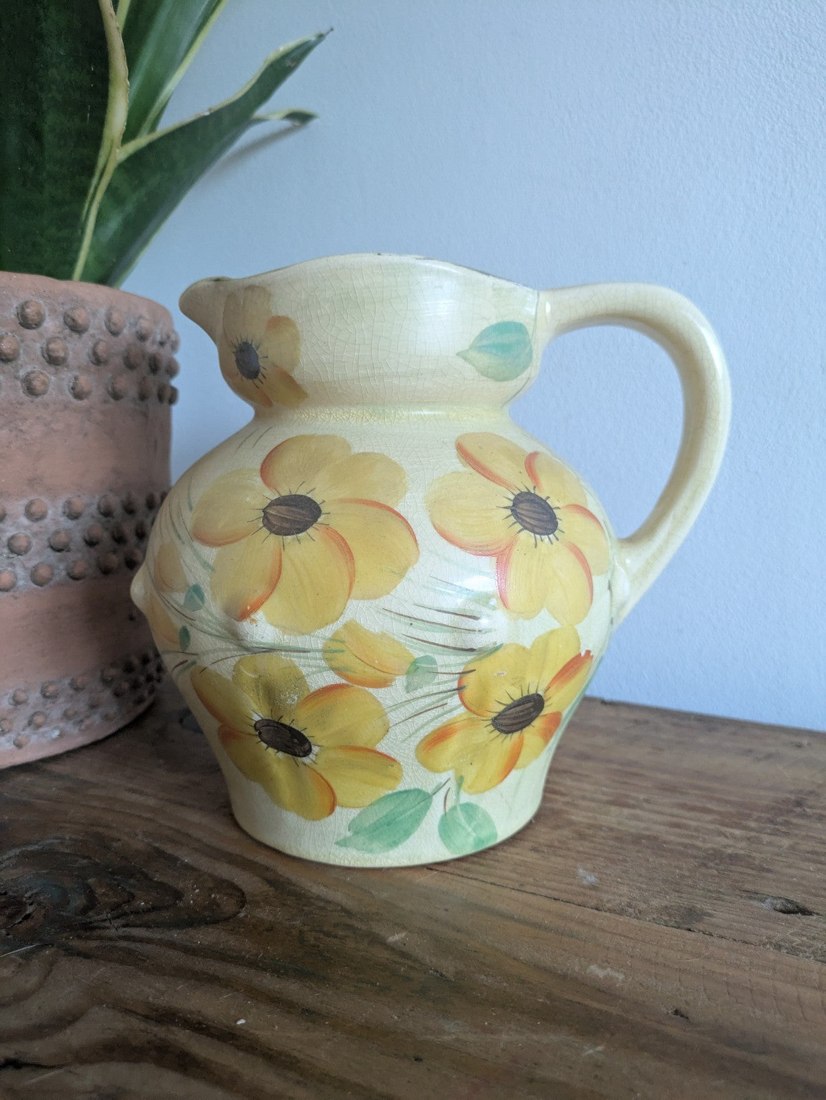 VINTAGE 1930s Art Deco TUDOR yellow/Floral dripware large jug pitcher Spring Vgc