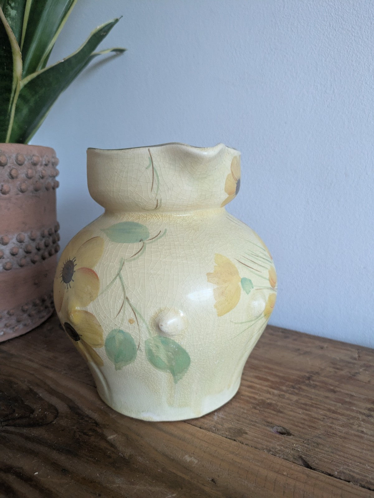 VINTAGE 1930s Art Deco TUDOR yellow/Floral dripware large jug pitcher Spring Vgc