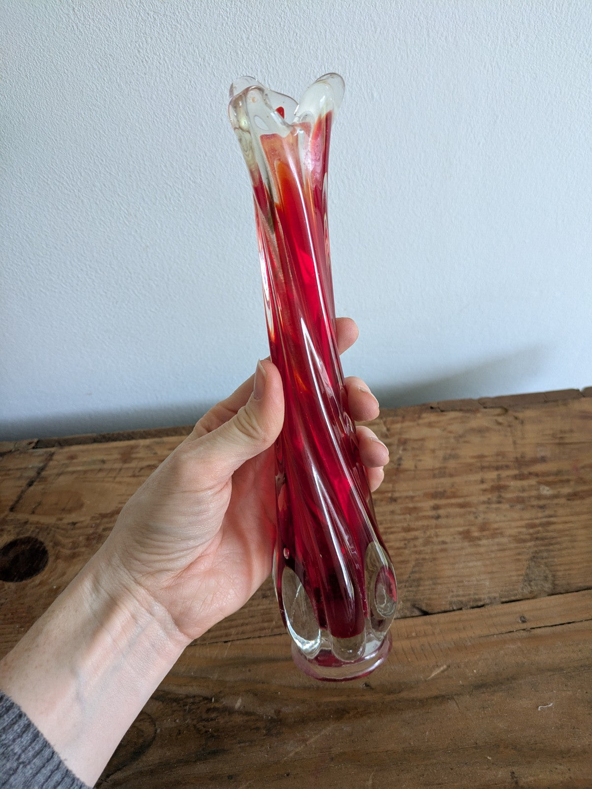 VINTAGE RETRO RED CLEAR GLASS VASE SWIRLED TWIST HAND BLOWN ART GLASS TWIN CASED