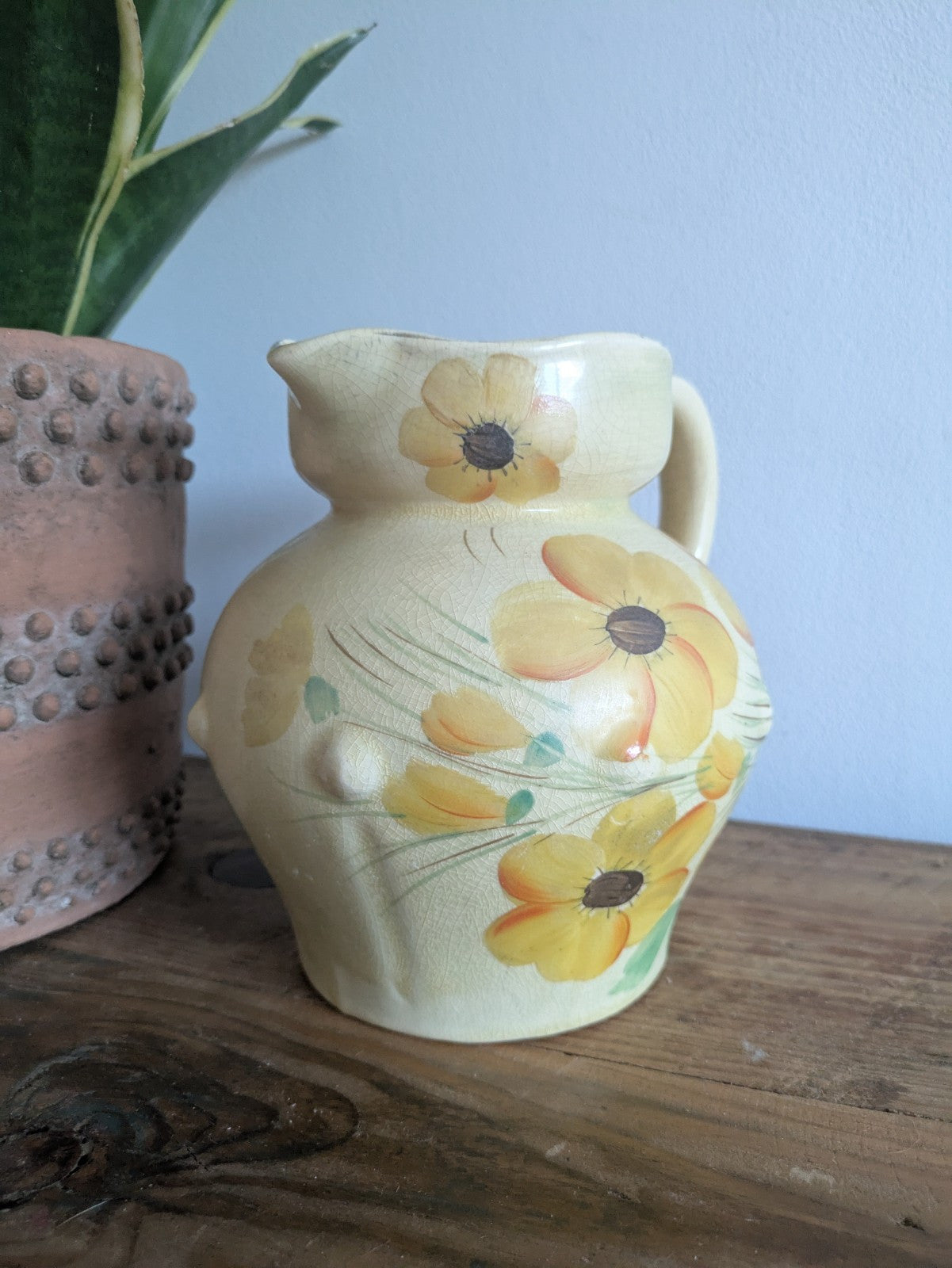 VINTAGE 1930s Art Deco TUDOR yellow/Floral dripware large jug pitcher Spring Vgc