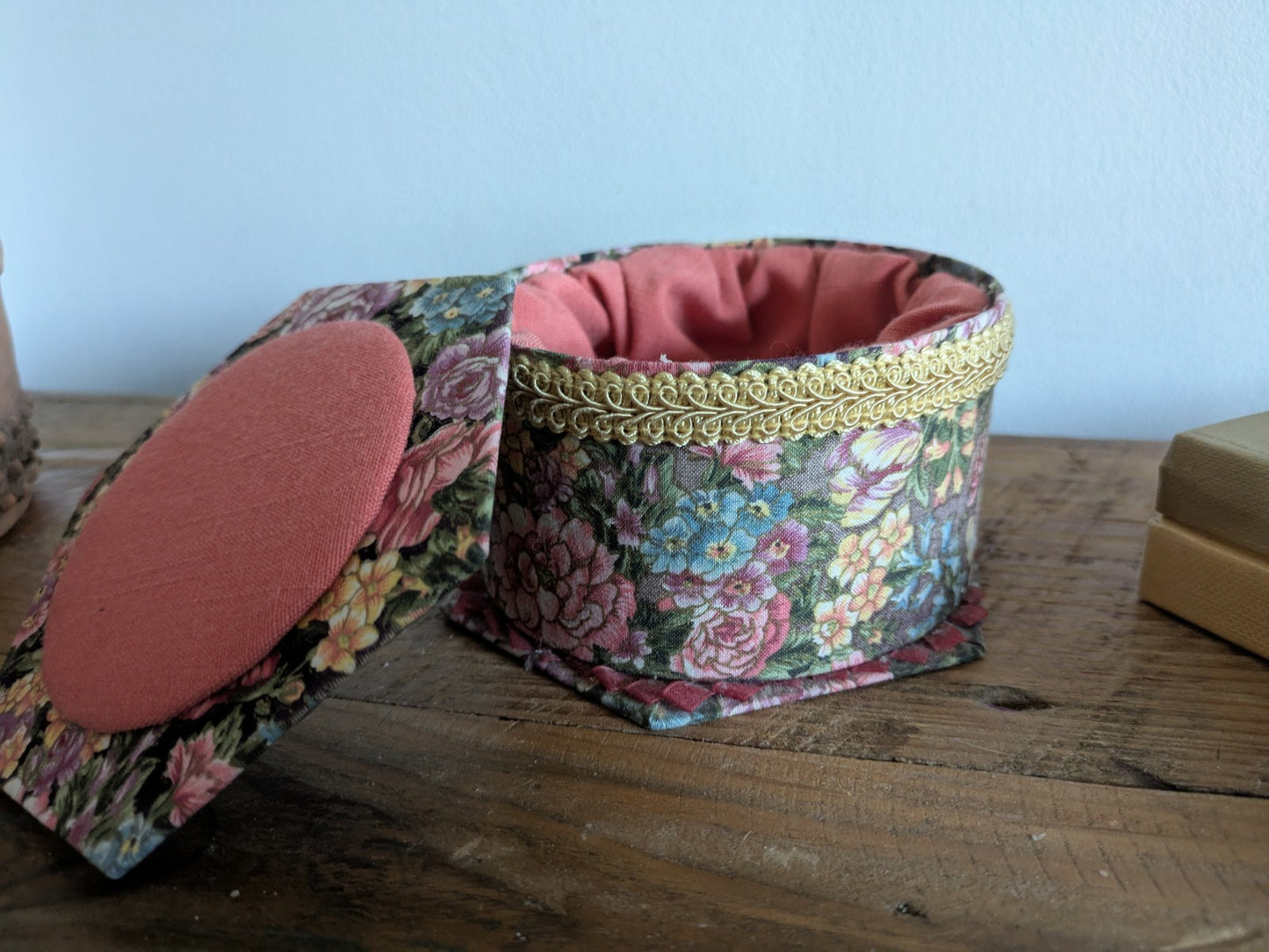 VTG Floral Fabric Covered Hexagonal Jewelry Storage Trinket Sewing Box w/Lid Vgc