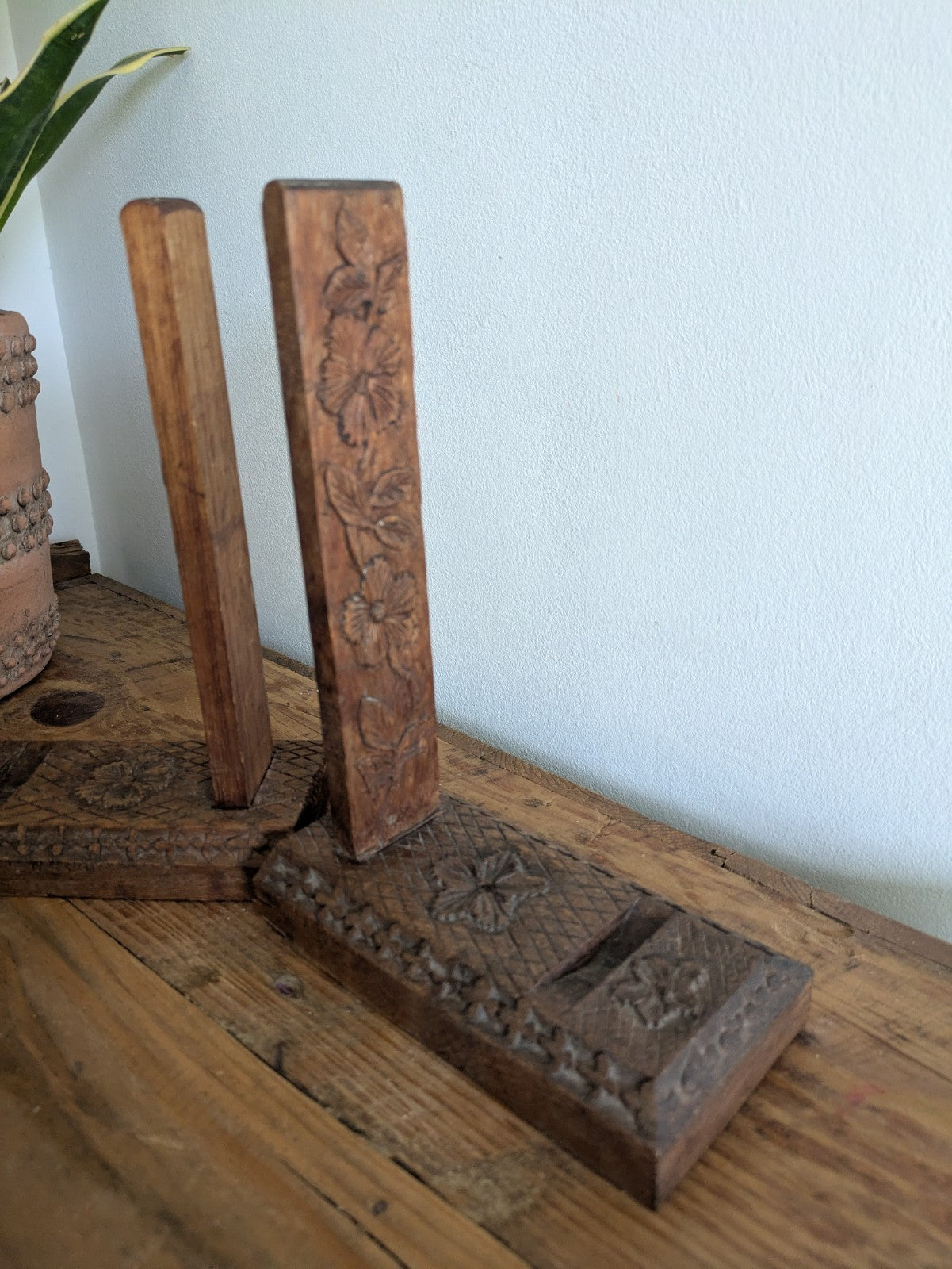2 Vintage Wooden Carved Floral Bookends Carvings Folk Art Prop Early 1900s Tramp