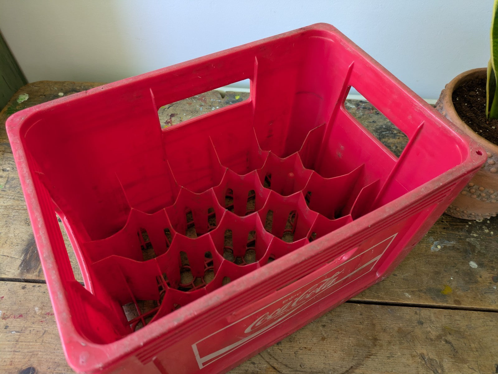 VINTAGE RED COCA - COLA CRATE FOR 20 BOTTLE CRATE DRINKS CARRIER ADVERTISING BOX