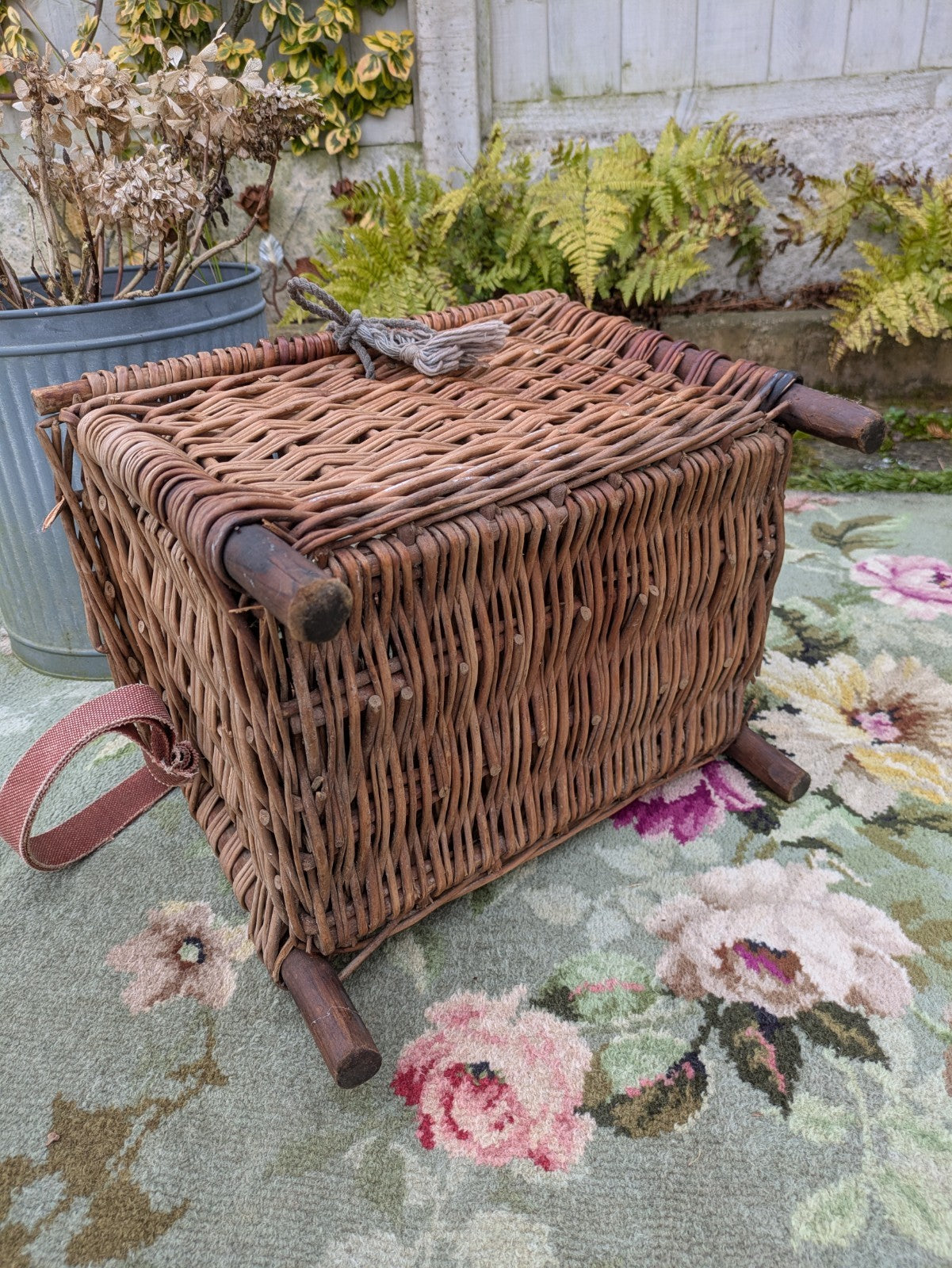 Fishing Creel Basket Logs Fireside Toys Storage Prop Vintage Wicker Seat Small