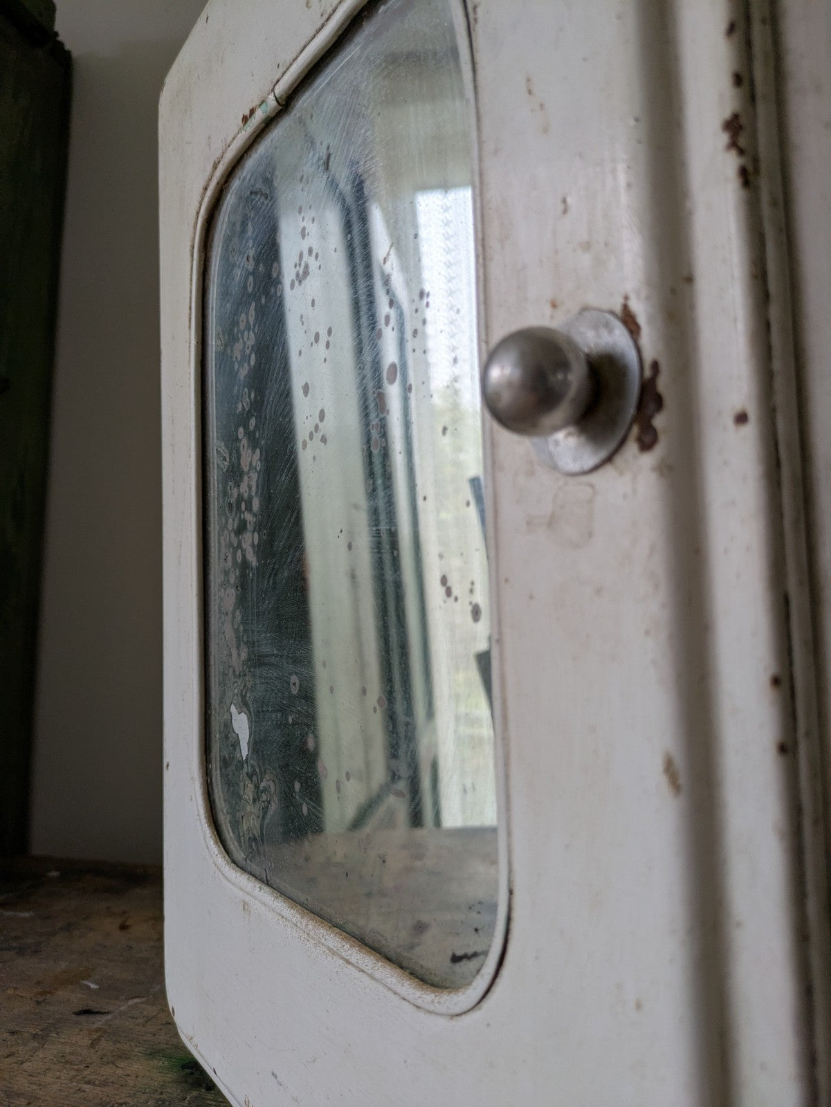 Vintage Mid-century Bathroom metal medical wall cabinet with mirror Retro White.