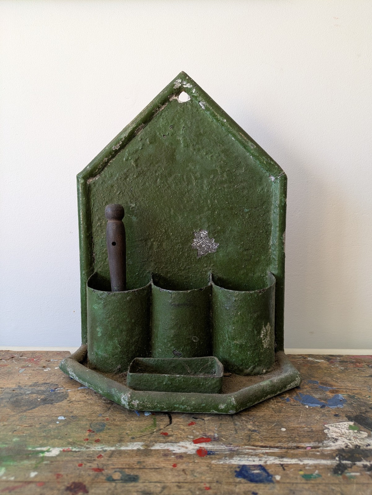 VTG Antique Arched Primitive Brush Green Metal Wall Hanging Tray Housekeeping 