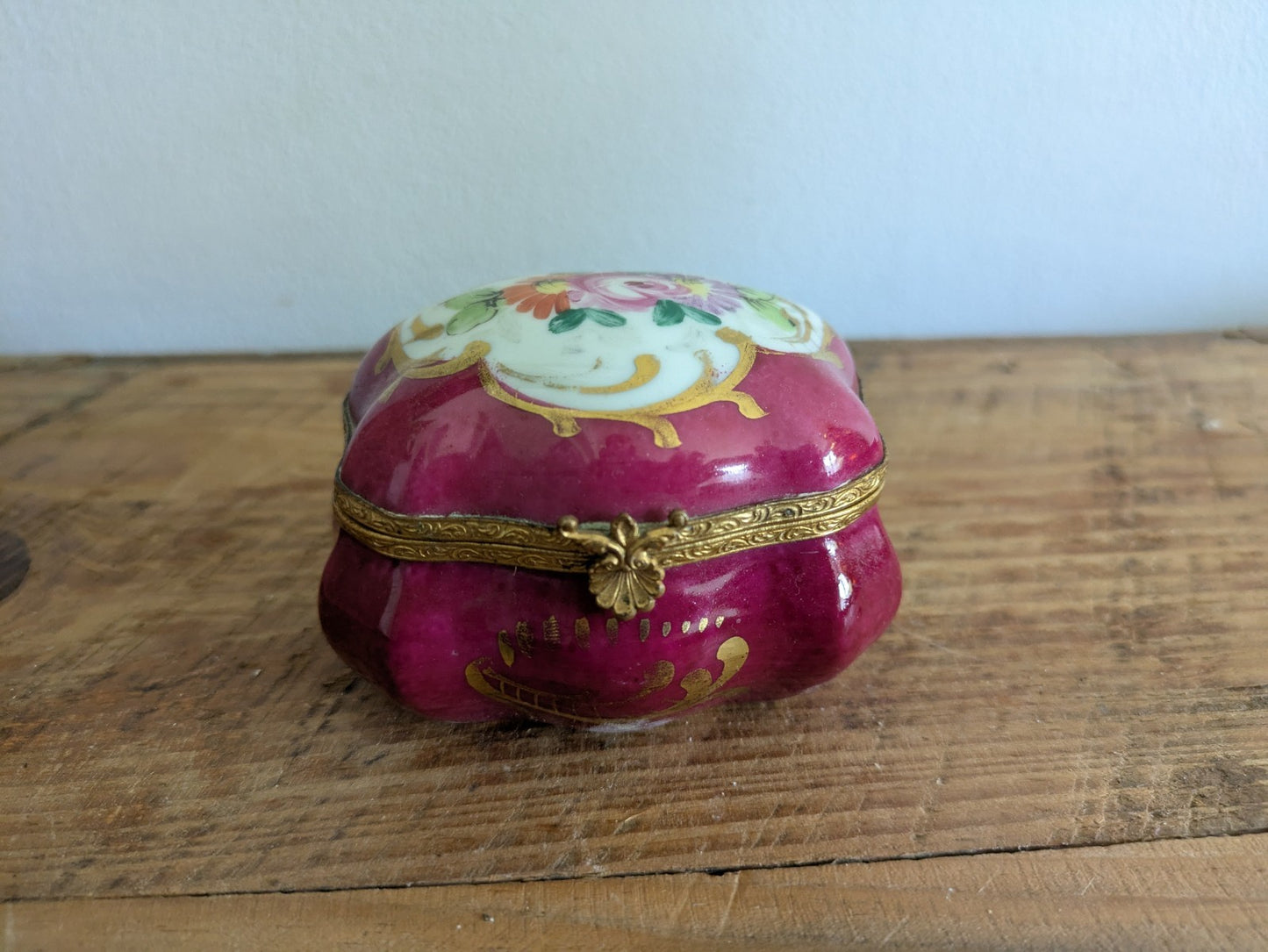Antique Early 20thC Lidded Box in Hand-painted Porcelain Flowers Gold Decoration