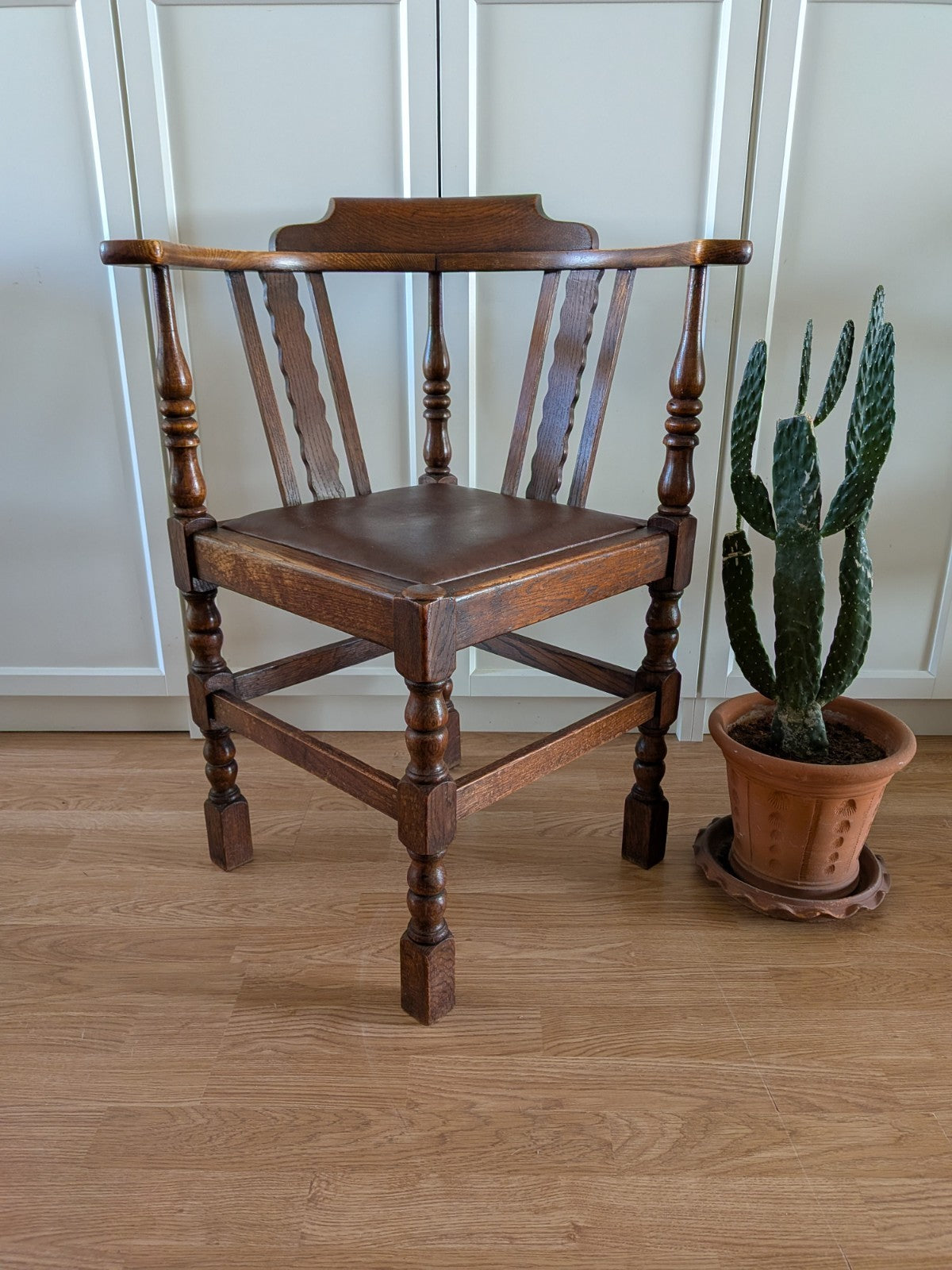 Antique Victorian Carved Oak Corner Chair with Leather Seat VTG Prop Decor Solid