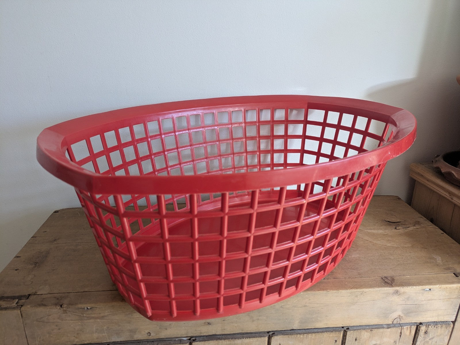 RETRO VINTAGE 70s OVAL RED PLASTIC LAUNDRY STORAGE BIN PROP FILM WASHING BASKET