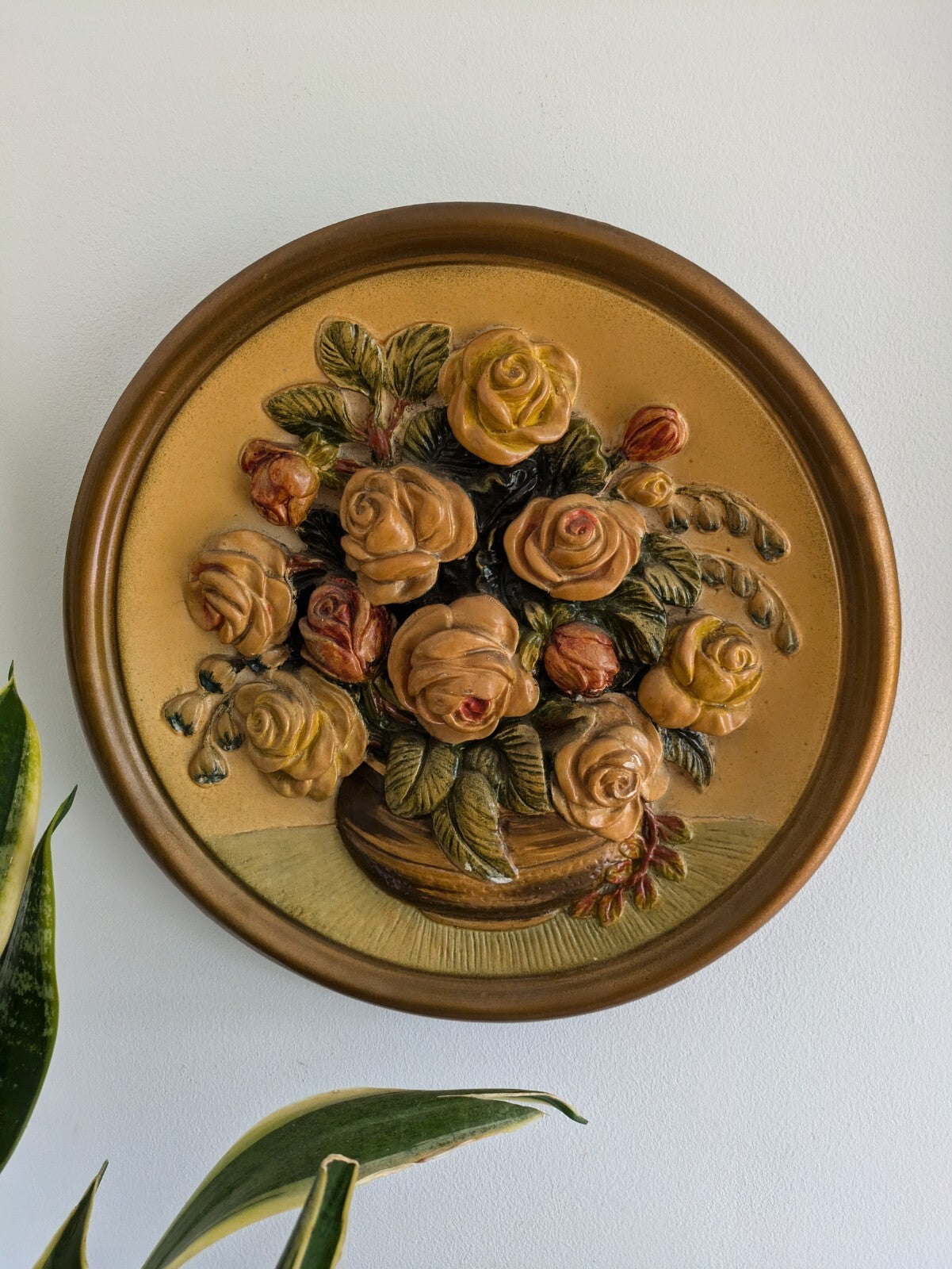 VTG 30s 36.8cm Gold Floral Hand Painted Chalkware Plaque 3D Plate Flowe Bouquet 