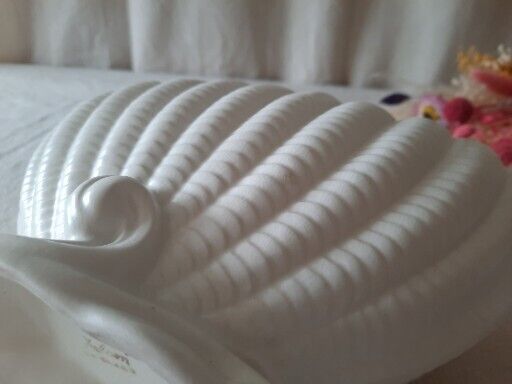 Falcon England Model 513 Shell Patterned Oval Mantle Vase White 1940's Pottery 