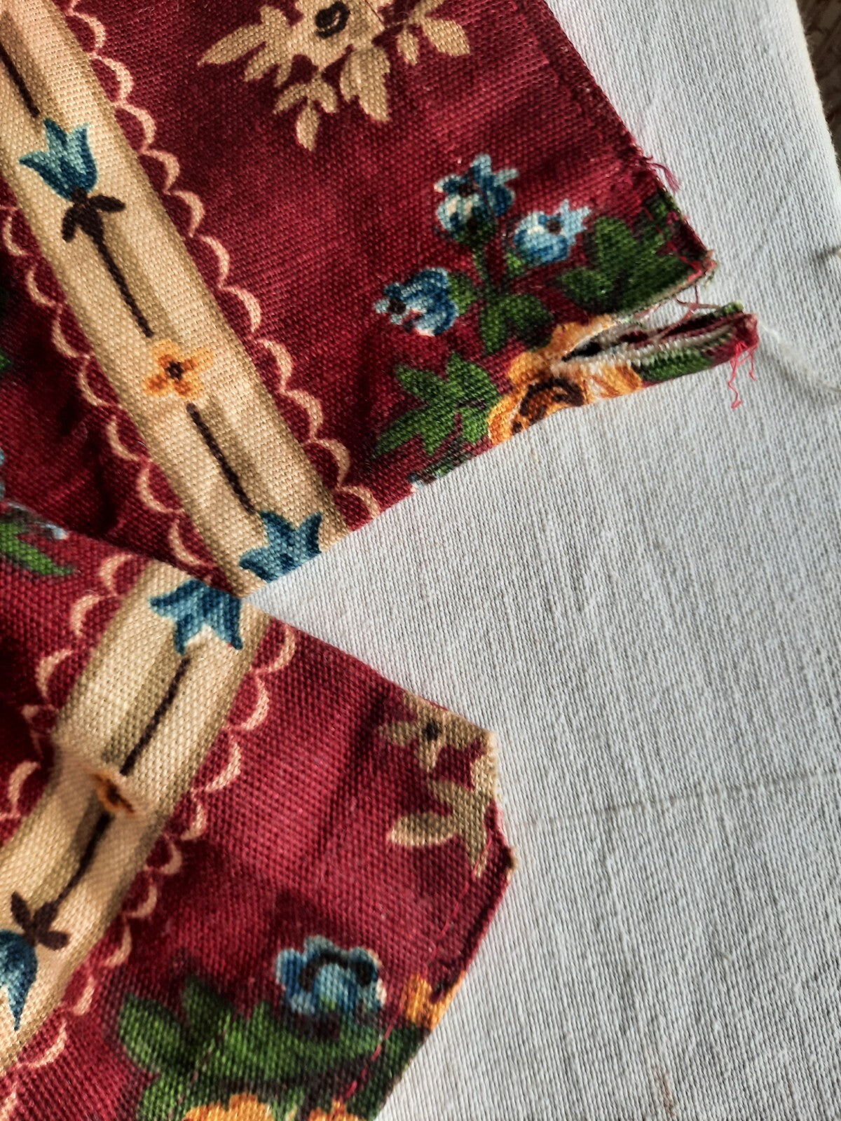 Vntg Heavy Weight Stripe 50s Fabric Thick 118cmLX 182.5cmW Retro Rose Floral Red