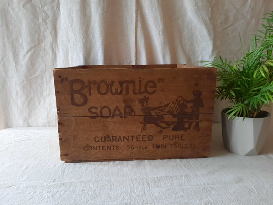 RARE BROWNIE SOAP ANTIQUE BOX ADVERT CRATE INK LABEL VINTAGE HANDLES Wooden Prop