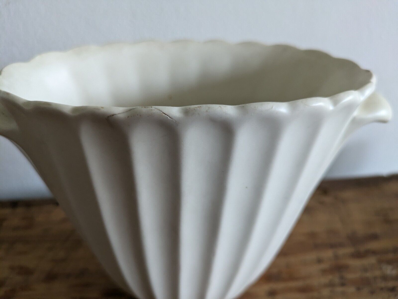 RARE Spodes Velamour England fluted Fan Vase, Off White, 12.3cm Tall Vintage Vgc