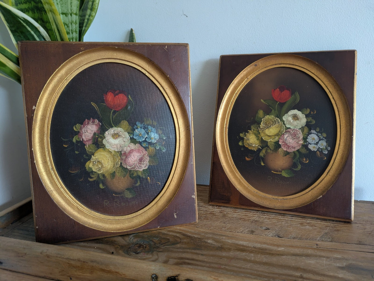 Pair of Signed R.Rosini Still Life Flowers Oil Paintings on Canvas Framed Oval