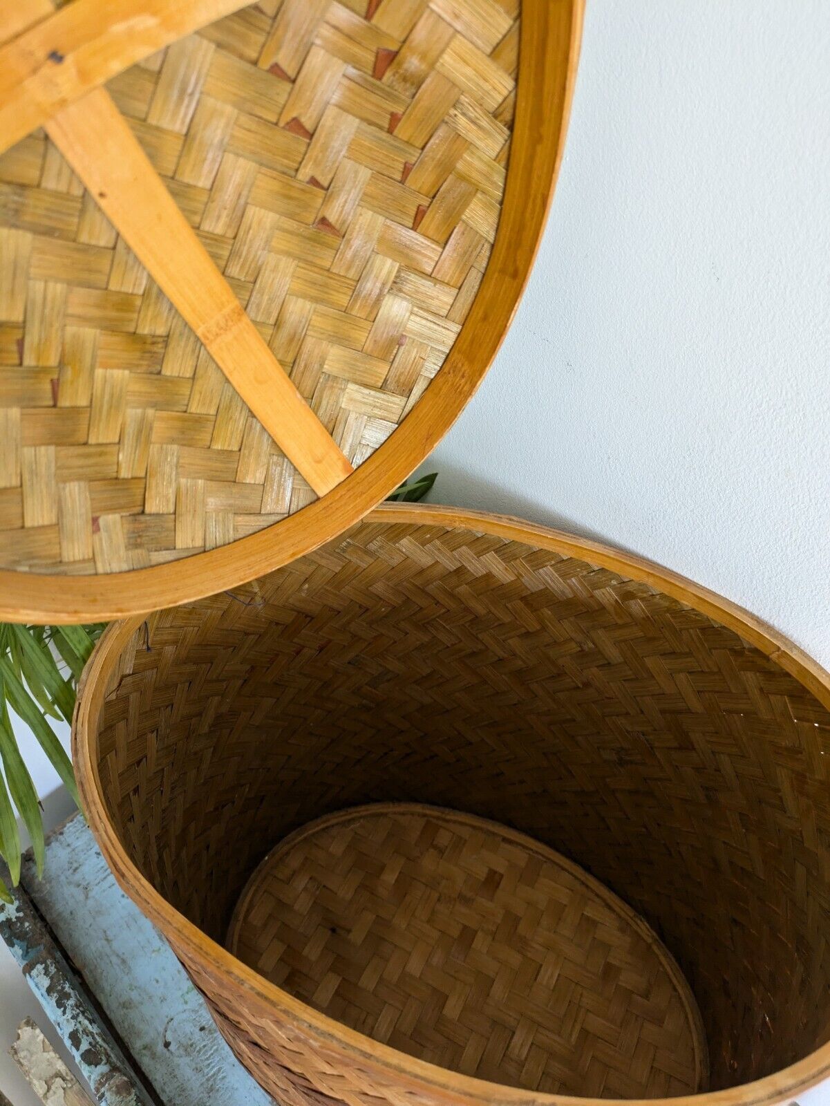 RARE LARGE VINTAGE TIGHT HANDWOVEN WICKER CANE BASKET WITH LID OVAL WOODEN VGC