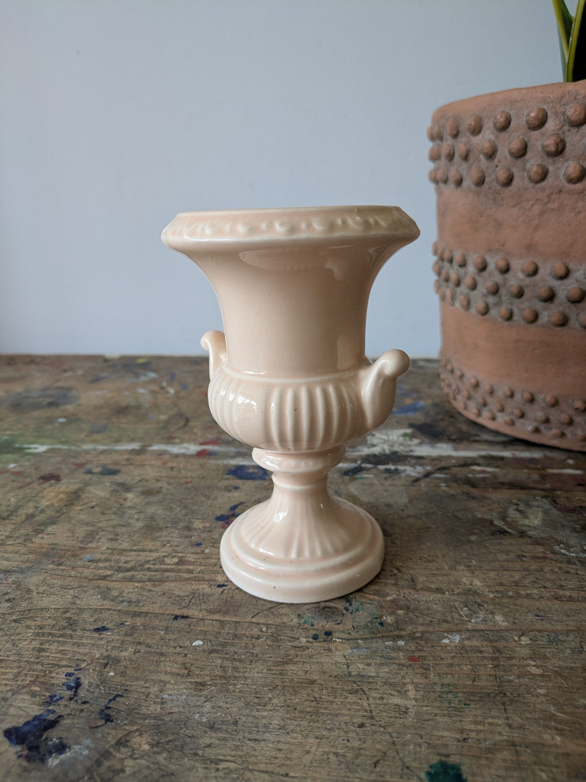 Vintage Dartmouth Pottery Peach Urn Vase Small Mini Door Mantle 13.3cm High Vgc
