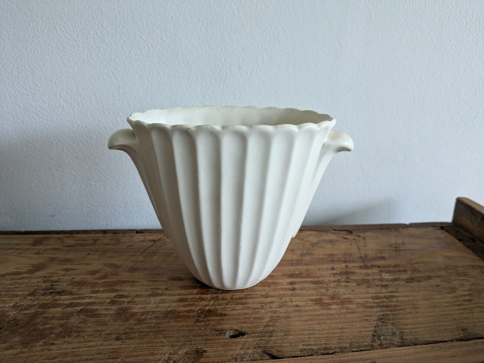 RARE Spodes Velamour England fluted Fan Vase, Off White, 12.3cm Tall Vintage Vgc