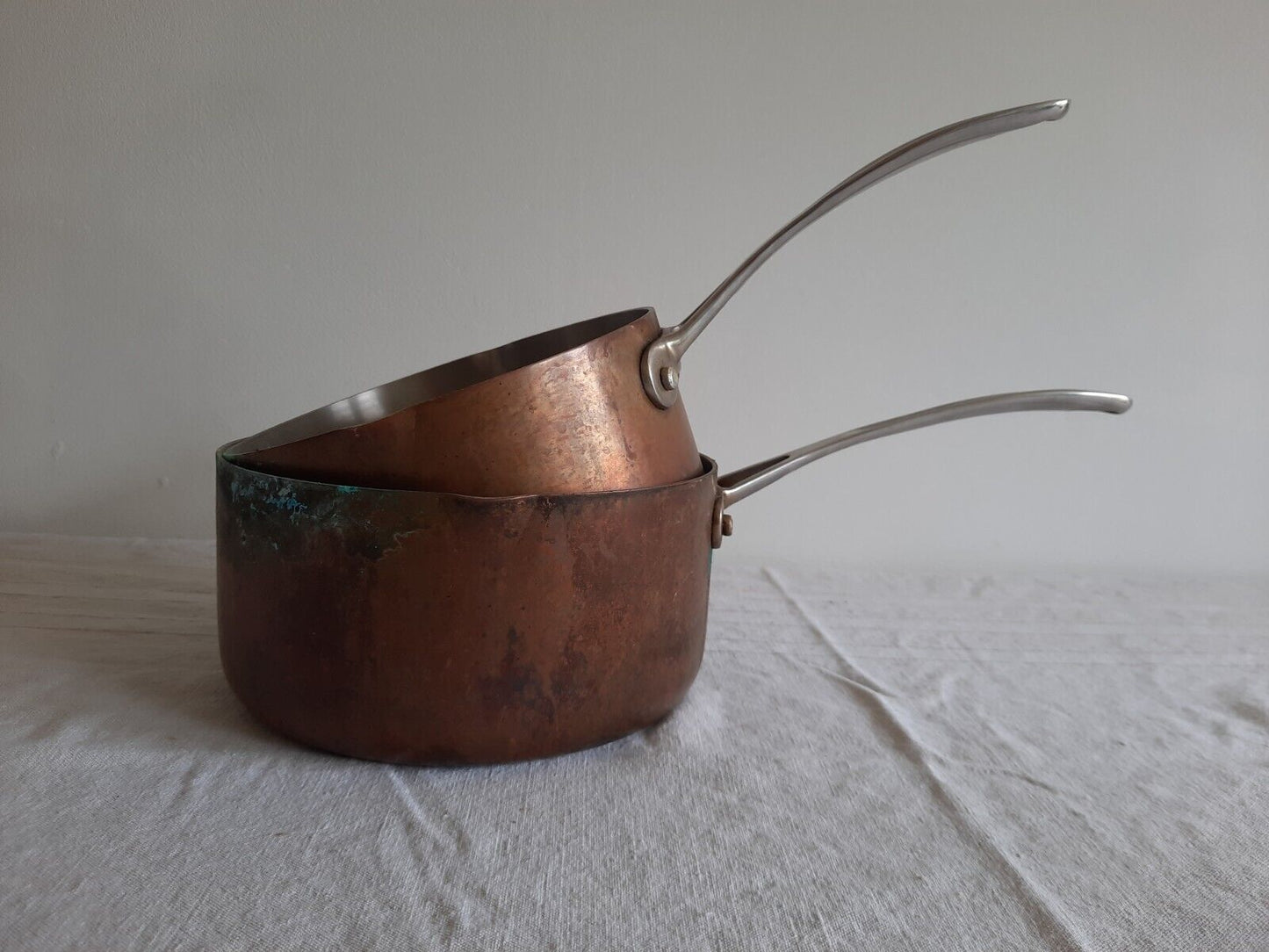 2x Large Antique Copper Sauce Pan Chef Handle Old Cooking Vintage Pair Set Tin