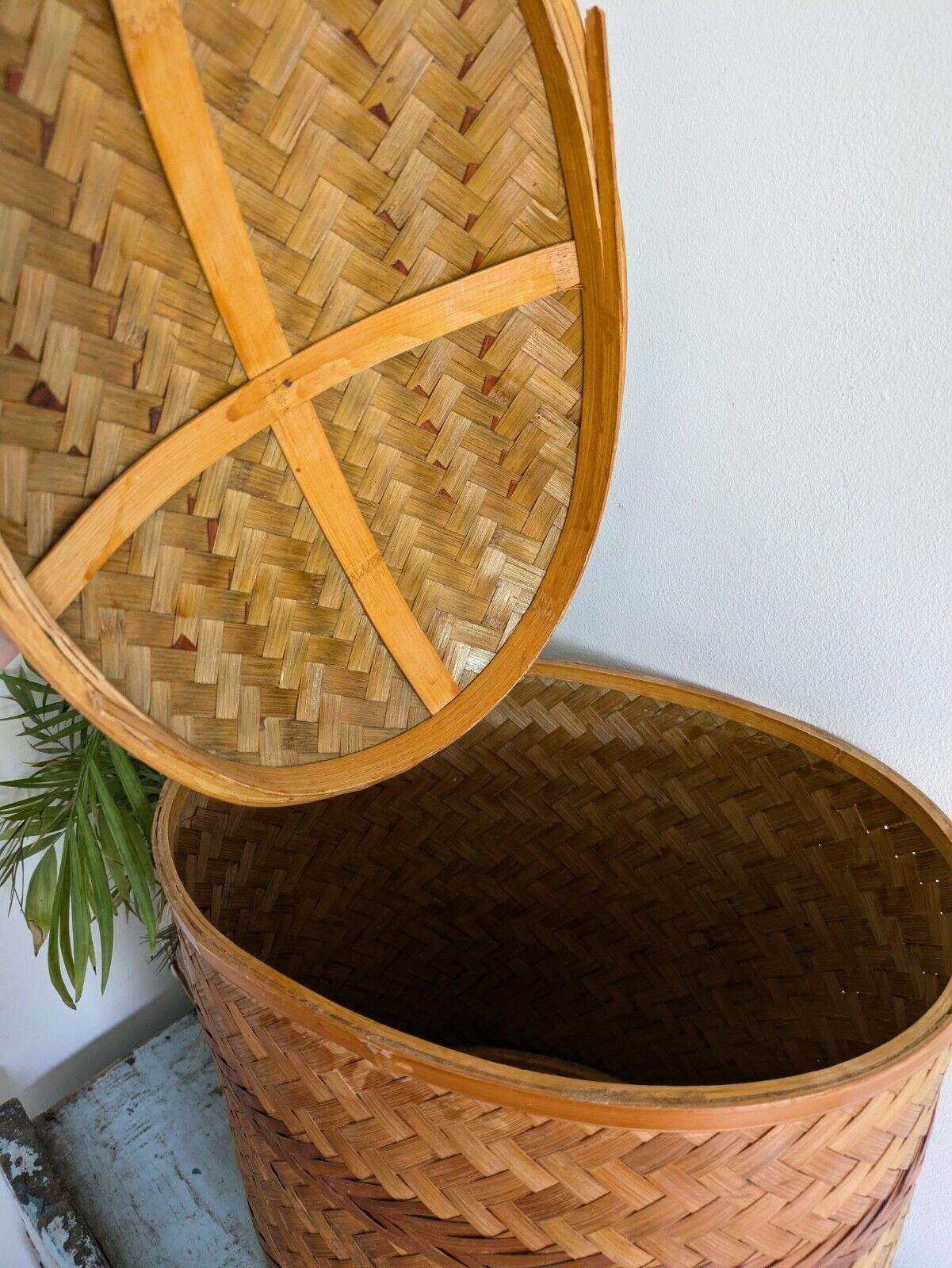 RARE LARGE VINTAGE TIGHT HANDWOVEN WICKER CANE BASKET WITH LID OVAL WOODEN VGC