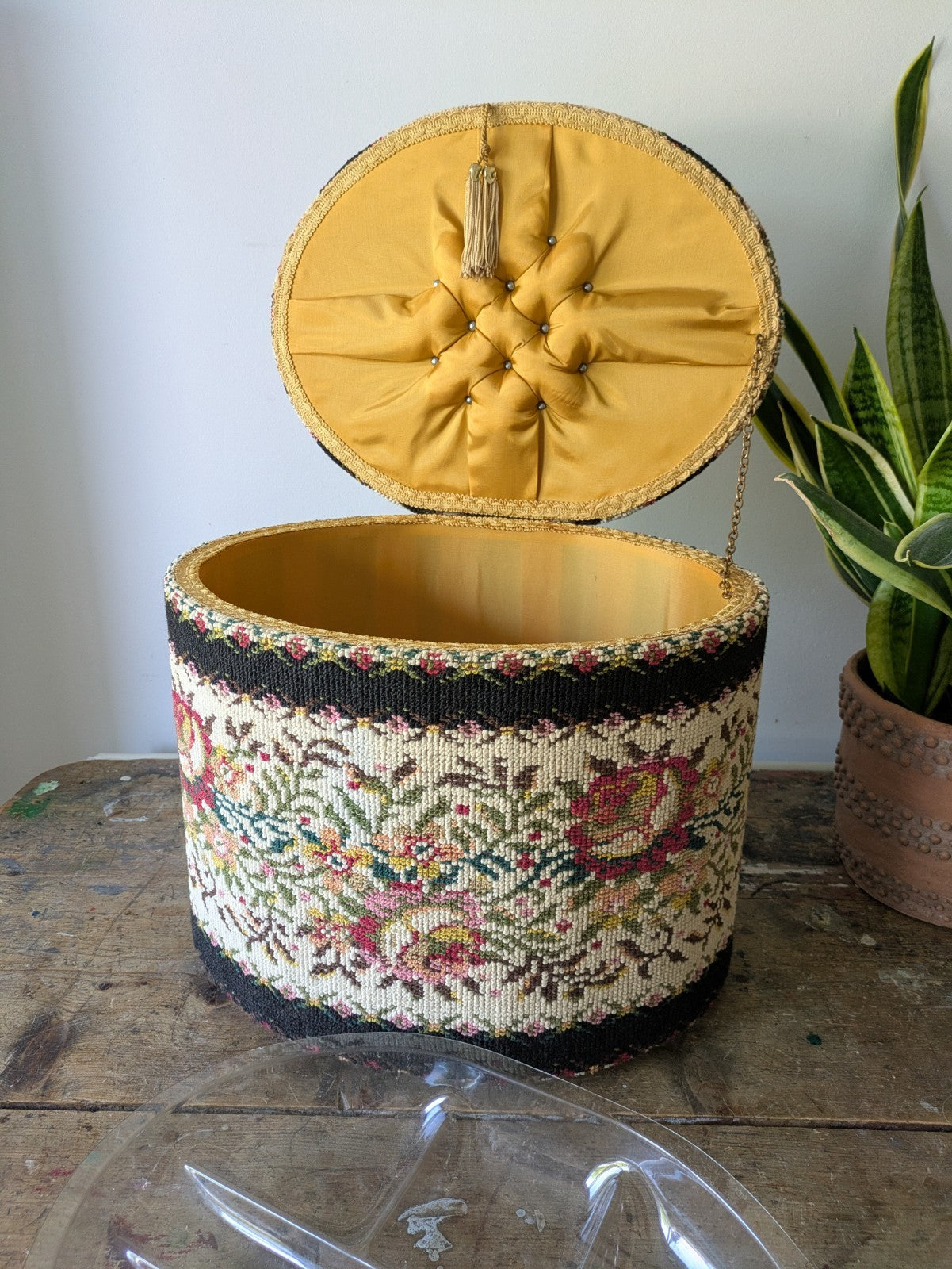 VINTAGE HAND MADE TAPESTRY COVERED SEWING BOX STORAGE BOX MADE IN ENGLAND FLORAL