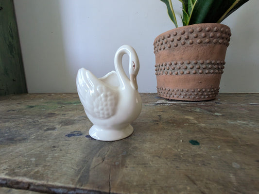 Vintage Small White Swan Planter Plant Pot Shabby Mantle Egg Cup Trinket Pot Vgc