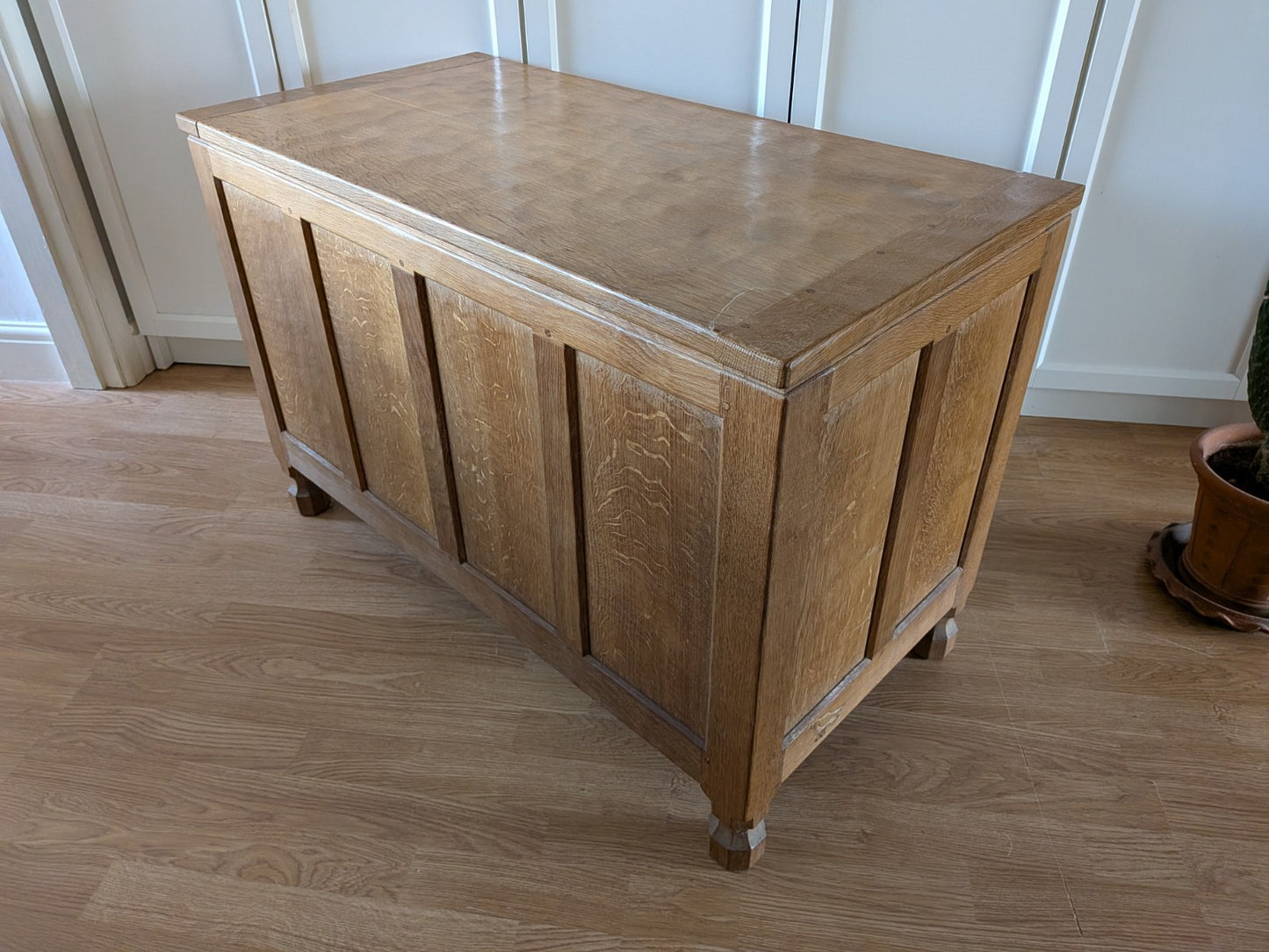 Ex. Mouseman Apprentice Eagleman  Albert Jeffray Oak Ottoman Box Critter Adzed