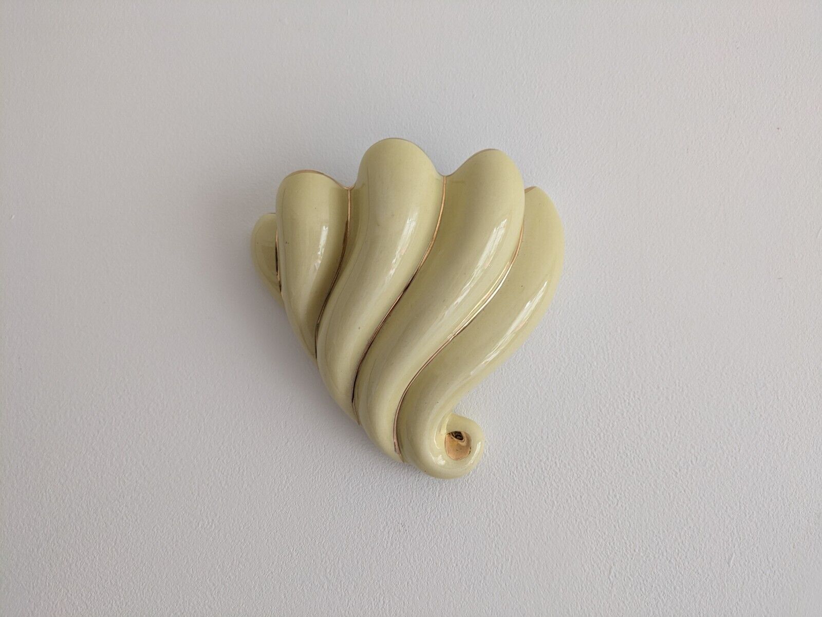 Vintage Sadler Ceramic Wall Pocket Yellow MCM 50s 60s Vase Shell Lemon 22ct Gold