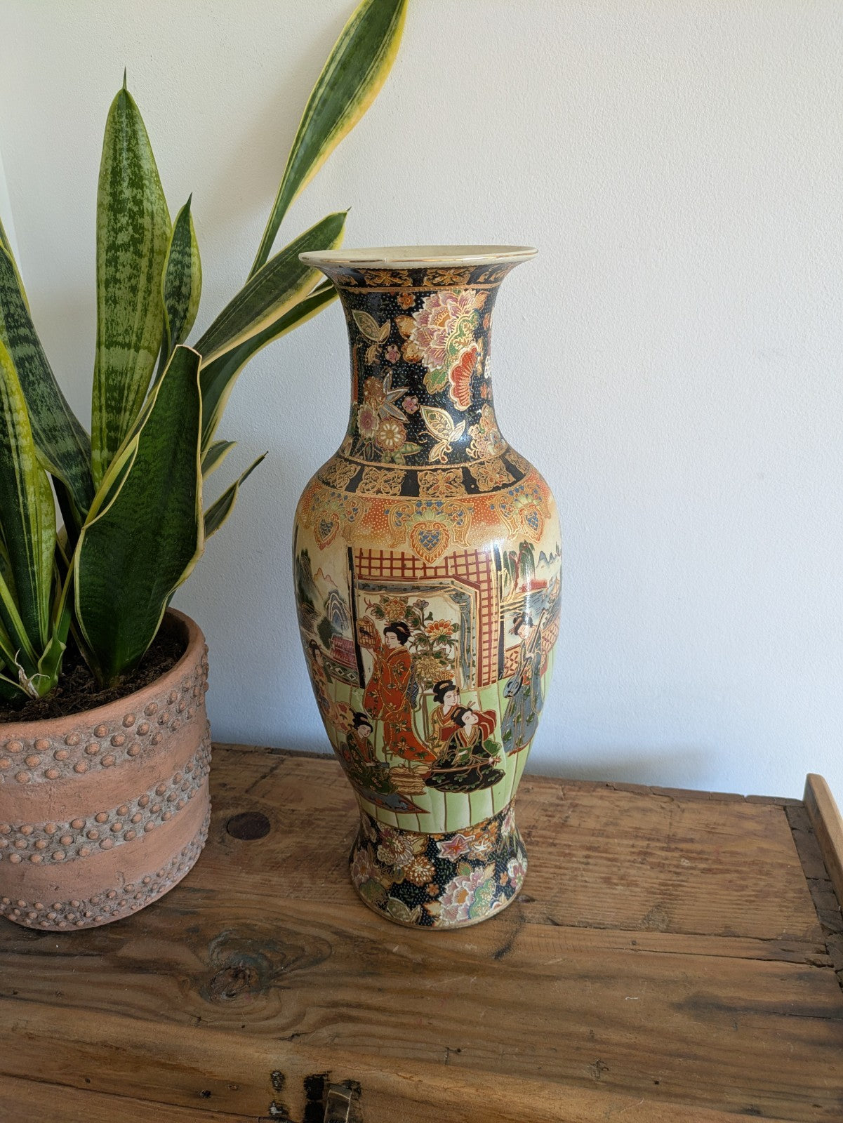 VINTAGE RARE ZHONGGUO ZHI ZAO HAND PAINTED CHINESE VASE 44.5cm TALL