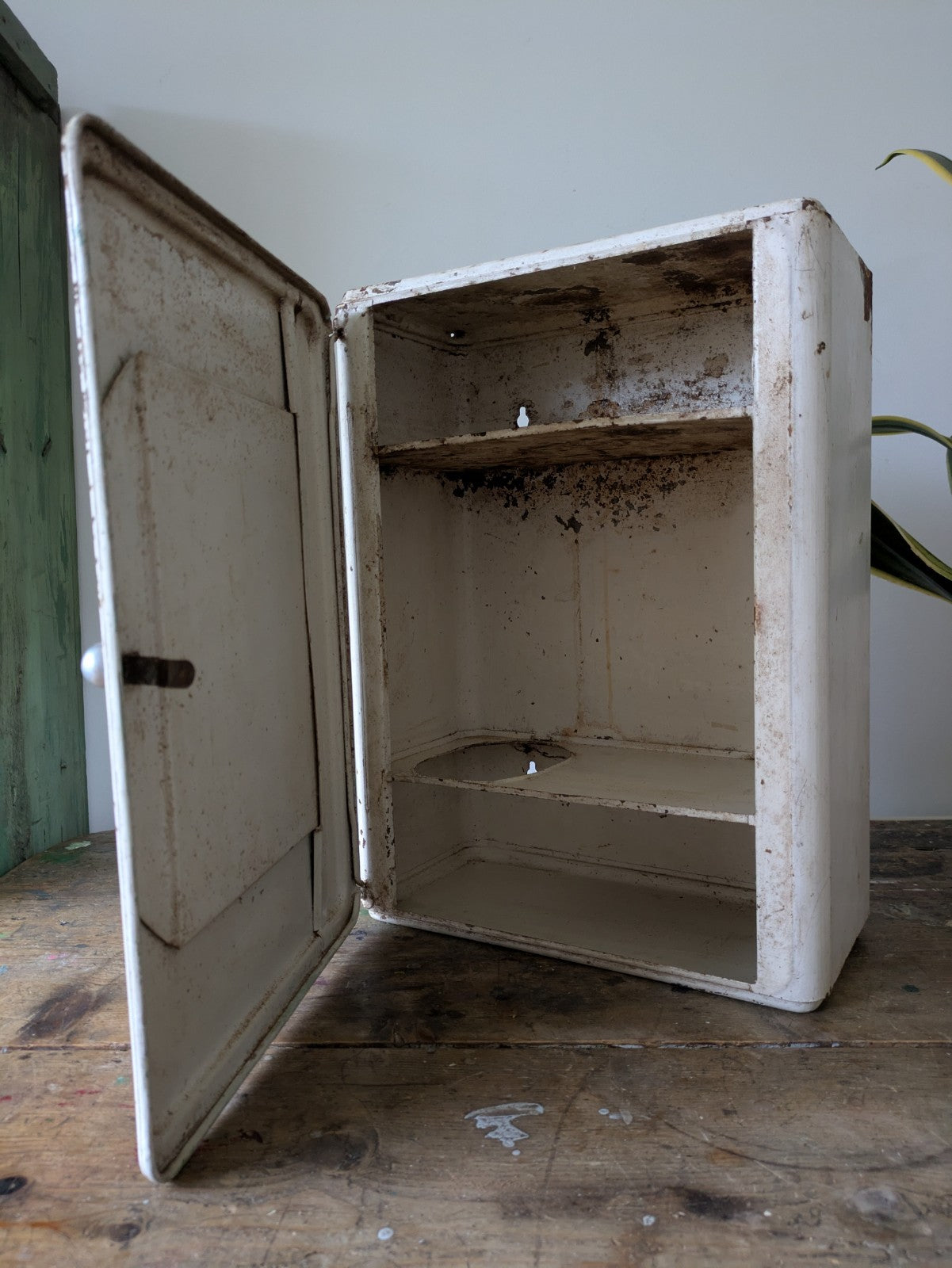 Vintage Mid-century Bathroom metal medical wall cabinet with mirror Retro White.